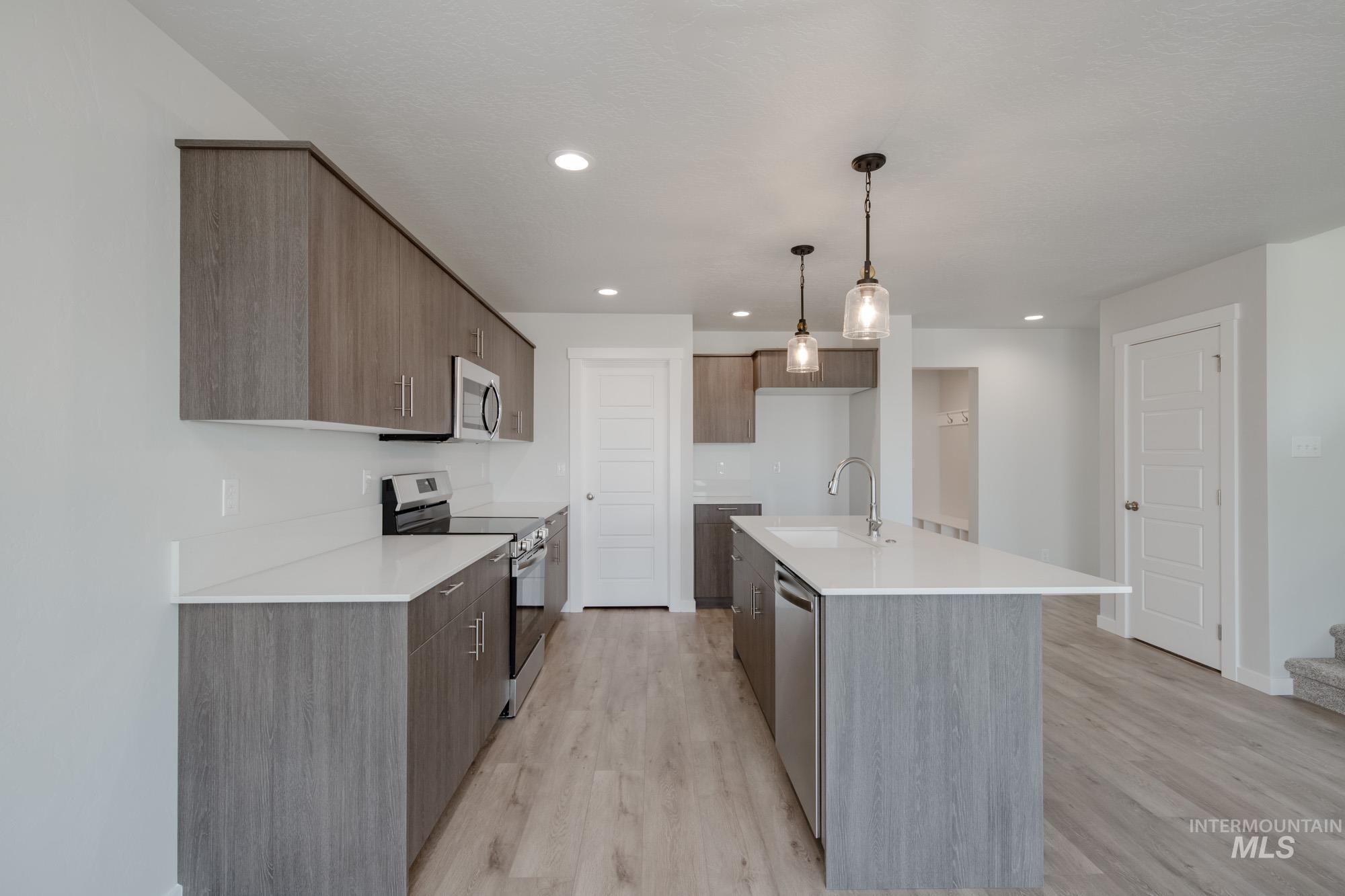 6751 W Redwood Creek Dr, Meridian, Idaho 83646, 3 Bedrooms, 2.5 Bathrooms, Residential For Sale, Price $454,990, 98976254