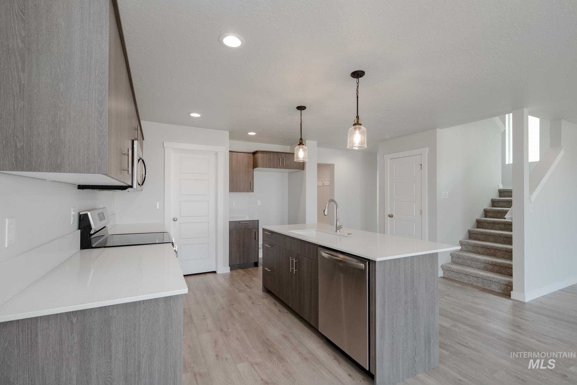 6751 W Redwood Creek Dr, Meridian, Idaho 83646, 3 Bedrooms, 2.5 Bathrooms, Residential For Sale, Price $454,990, 98976254