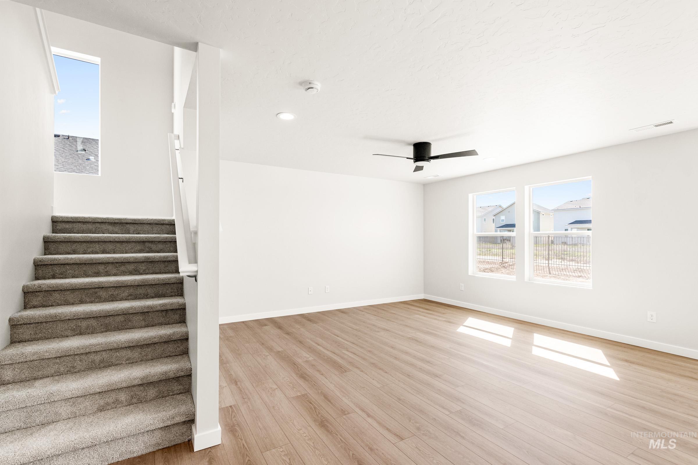 6733 W Redwood Creek Dr, Meridian, Idaho 83646, 3 Bedrooms, 2.5 Bathrooms, Residential For Sale, Price $484,990,MLS 98976255