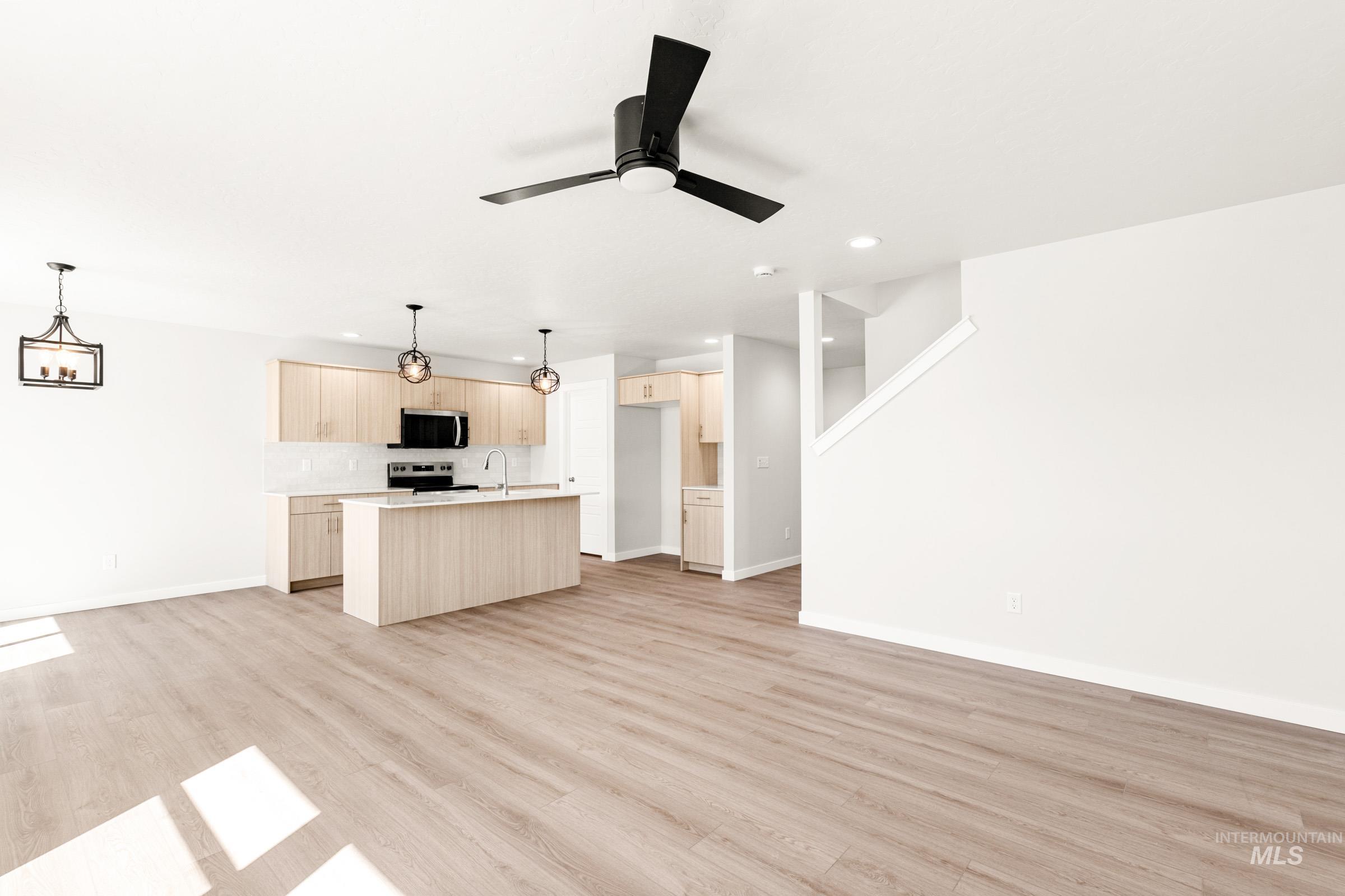 6733 W Redwood Creek Dr, Meridian, Idaho 83646, 3 Bedrooms, 2.5 Bathrooms, Residential For Sale, Price $484,990,MLS 98976255