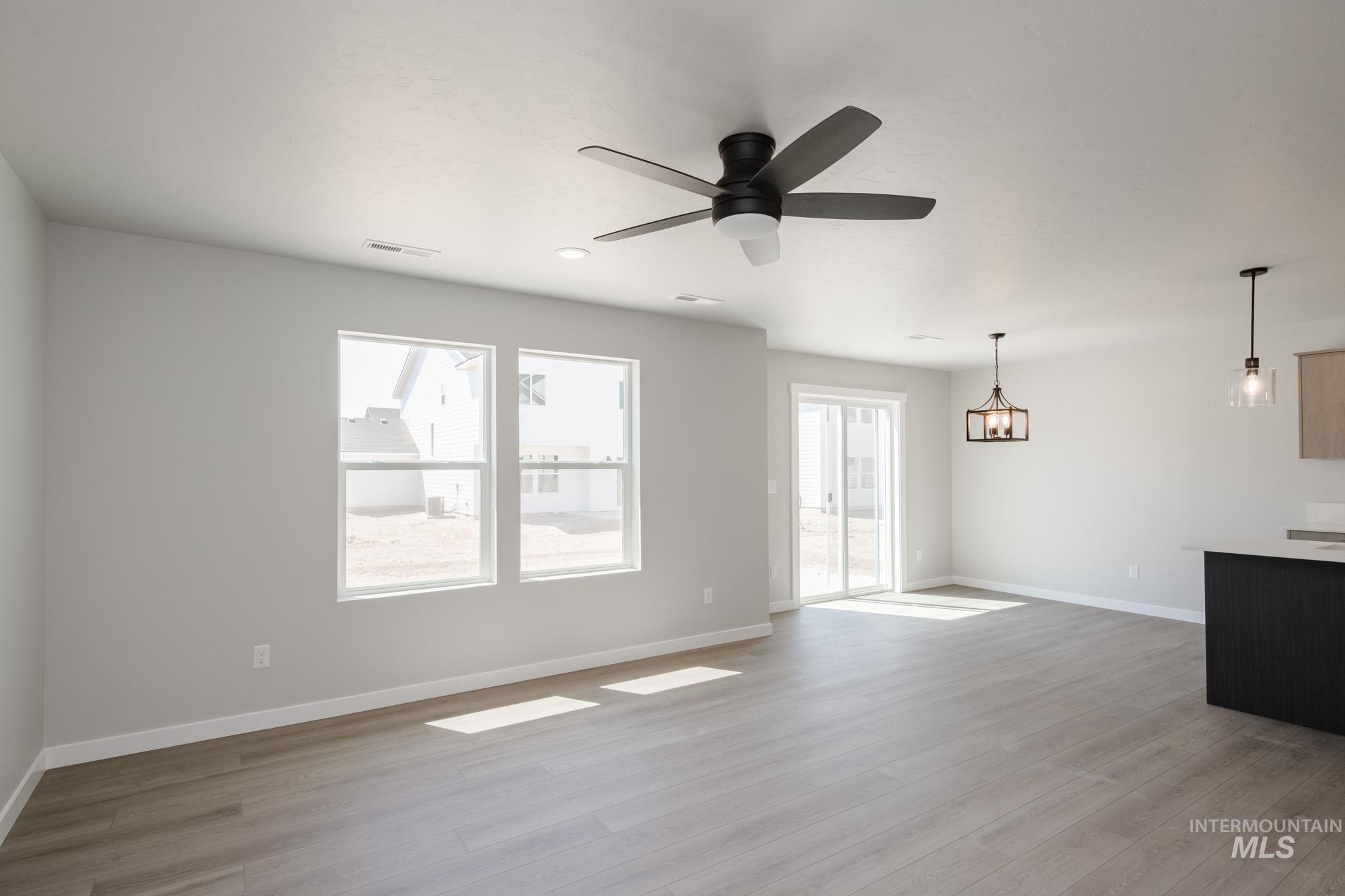 6733 W Redwood Creek Dr, Meridian, Idaho 83646, 3 Bedrooms, 2.5 Bathrooms, Residential For Sale, Price $484,990, 98976255