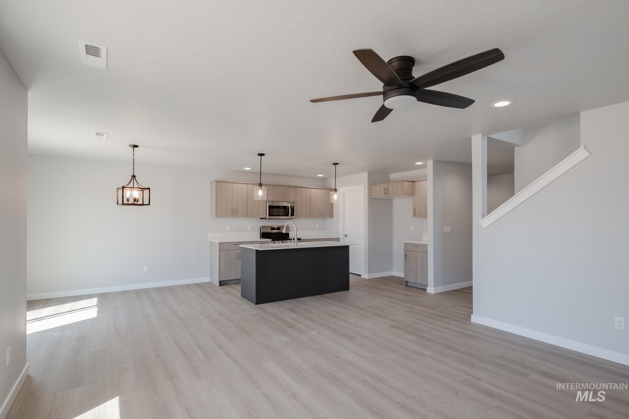 6733 W Redwood Creek Dr, Meridian, Idaho 83646, 3 Bedrooms, 2.5 Bathrooms, Residential For Sale, Price $484,990, 98976255