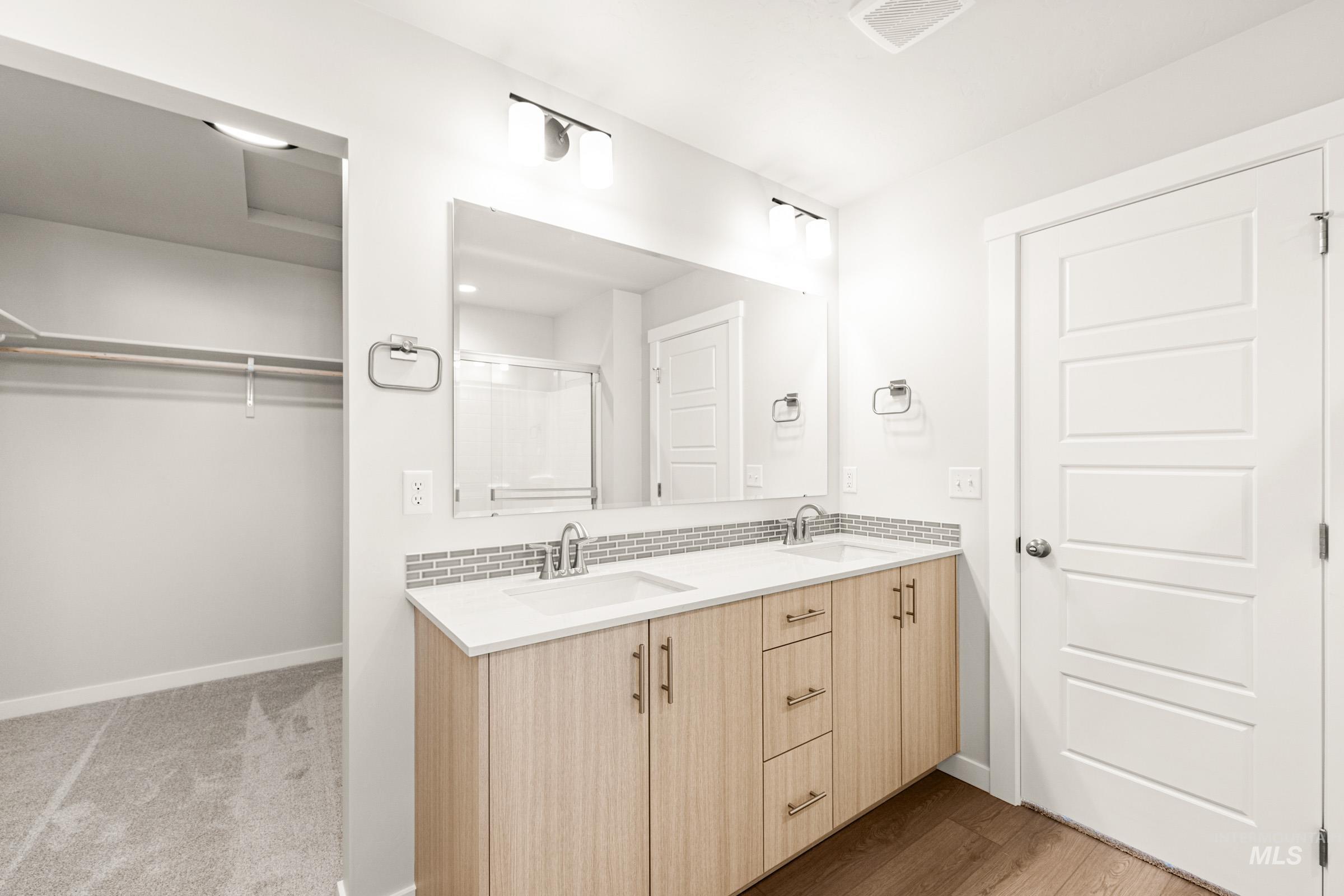 6733 W Redwood Creek Dr, Meridian, Idaho 83646, 3 Bedrooms, 2.5 Bathrooms, Residential For Sale, Price $484,990,MLS 98976255