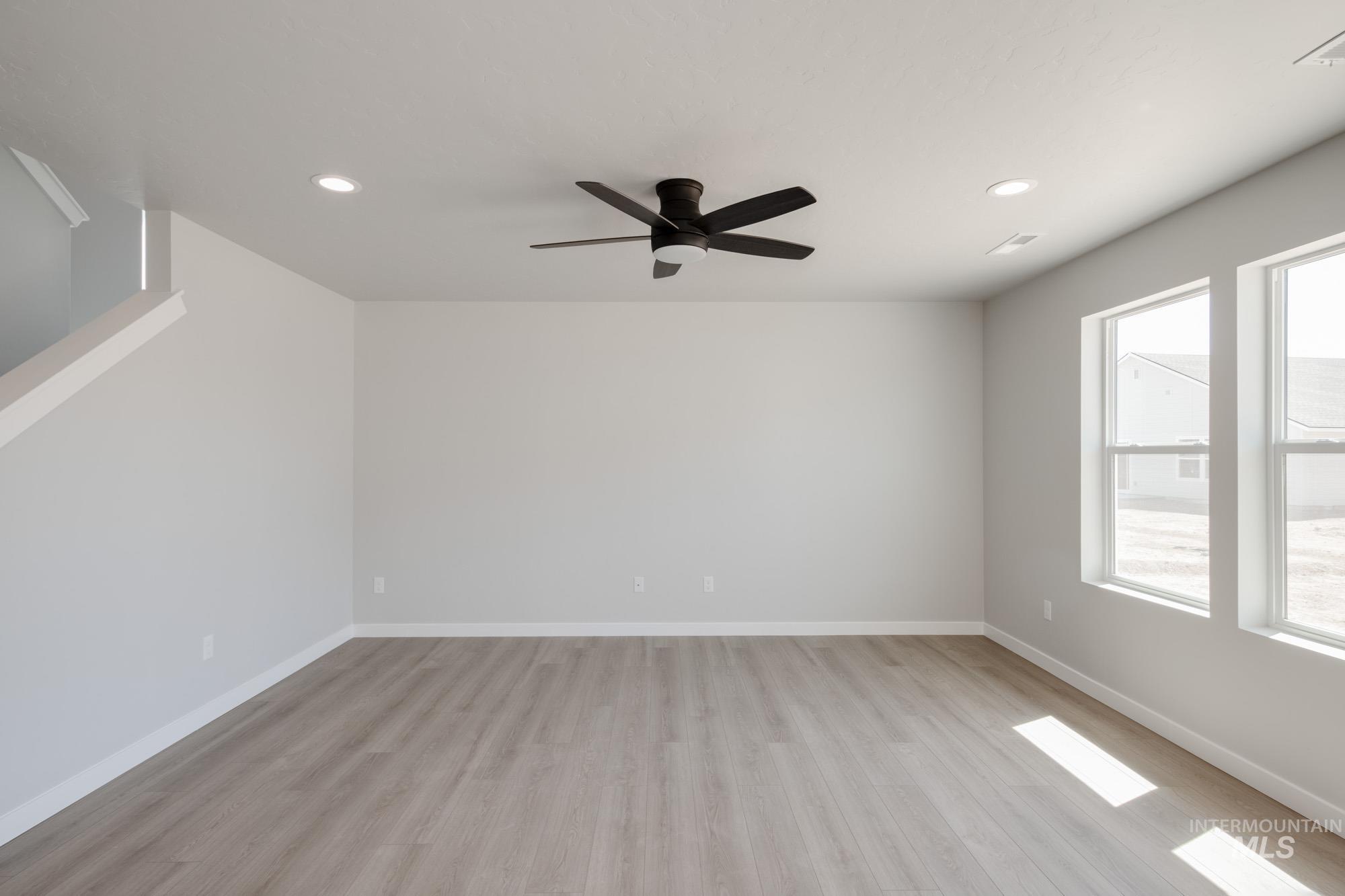 6733 W Redwood Creek Dr, Meridian, Idaho 83646, 3 Bedrooms, 2.5 Bathrooms, Residential For Sale, Price $484,990, 98976255