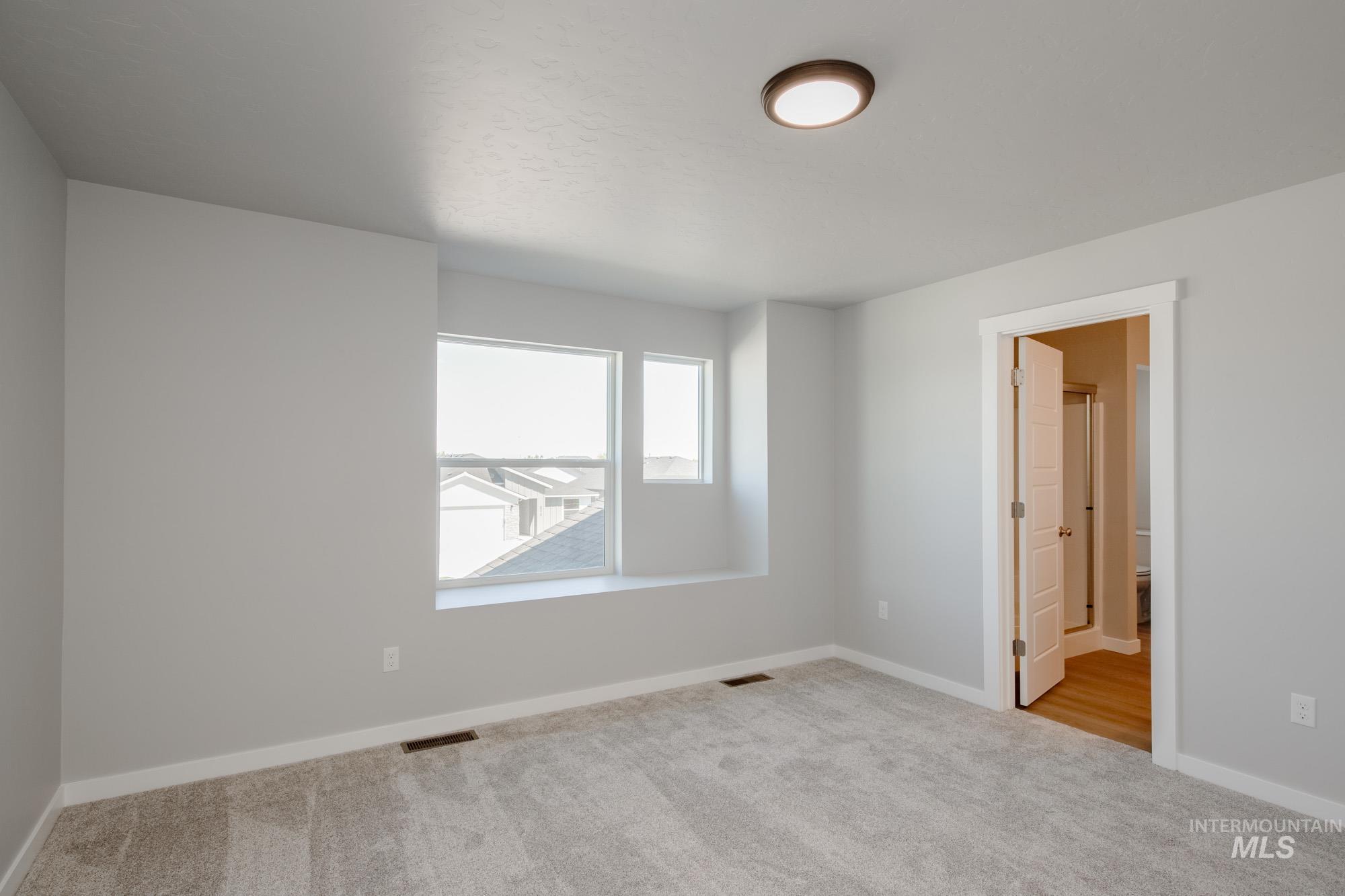 6733 W Redwood Creek Dr, Meridian, Idaho 83646, 3 Bedrooms, 2.5 Bathrooms, Residential For Sale, Price $484,990, 98976255