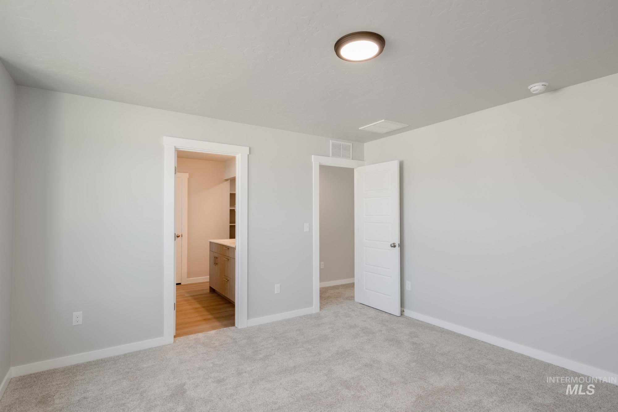 6733 W Redwood Creek Dr, Meridian, Idaho 83646, 3 Bedrooms, 2.5 Bathrooms, Residential For Sale, Price $484,990, 98976255