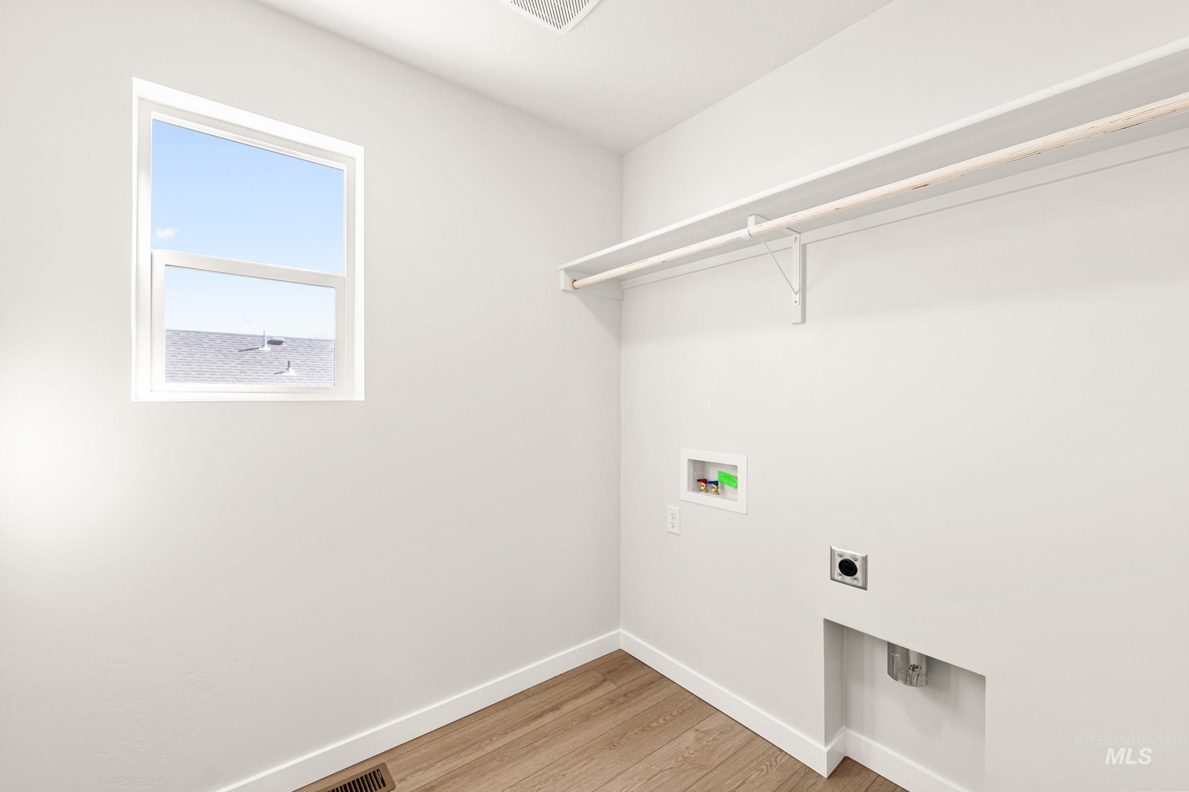 6733 W Redwood Creek Dr, Meridian, Idaho 83646, 3 Bedrooms, 2.5 Bathrooms, Residential For Sale, Price $484,990,MLS 98976255