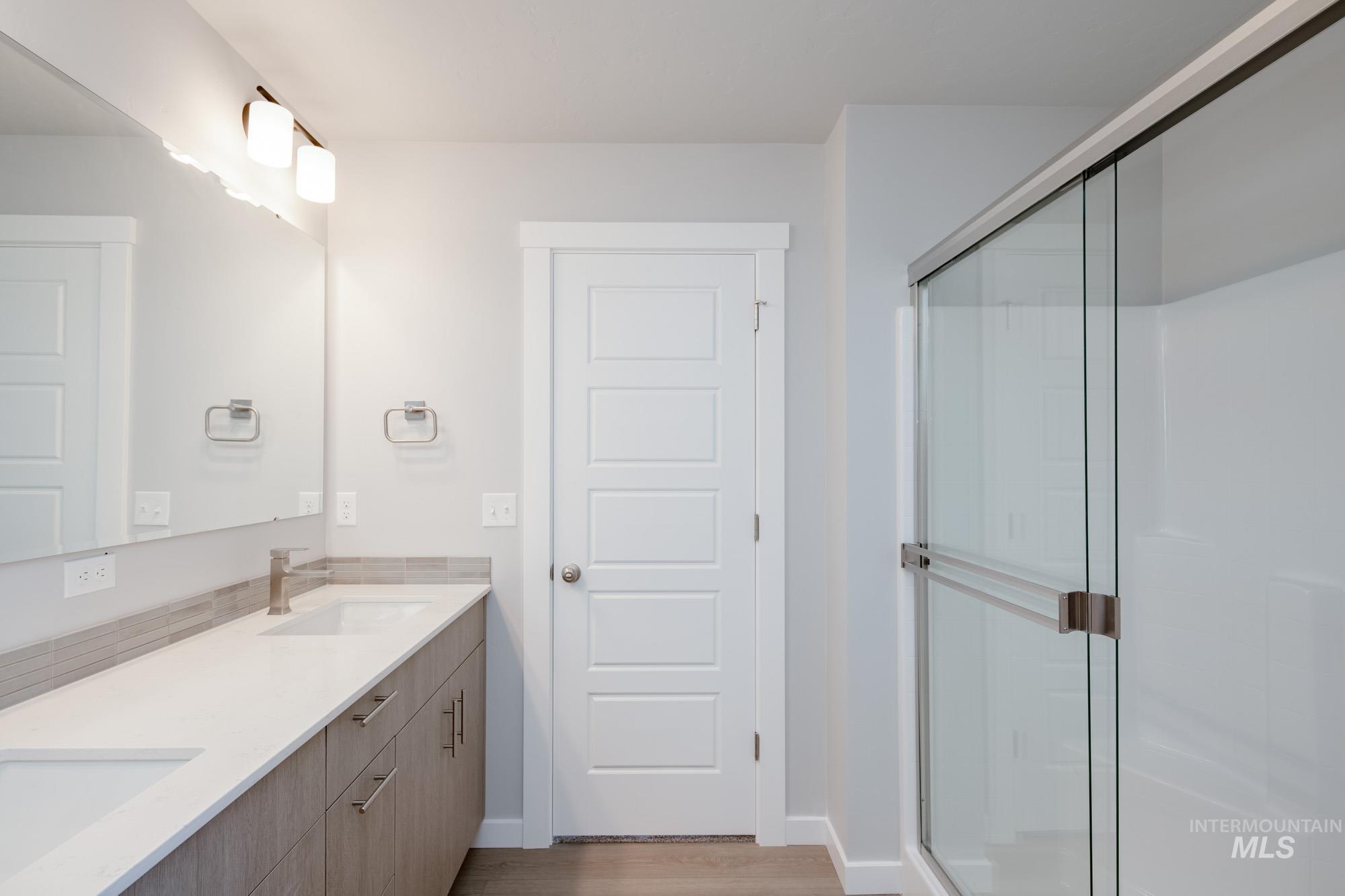 6733 W Redwood Creek Dr, Meridian, Idaho 83646, 3 Bedrooms, 2.5 Bathrooms, Residential For Sale, Price $484,990, 98976255