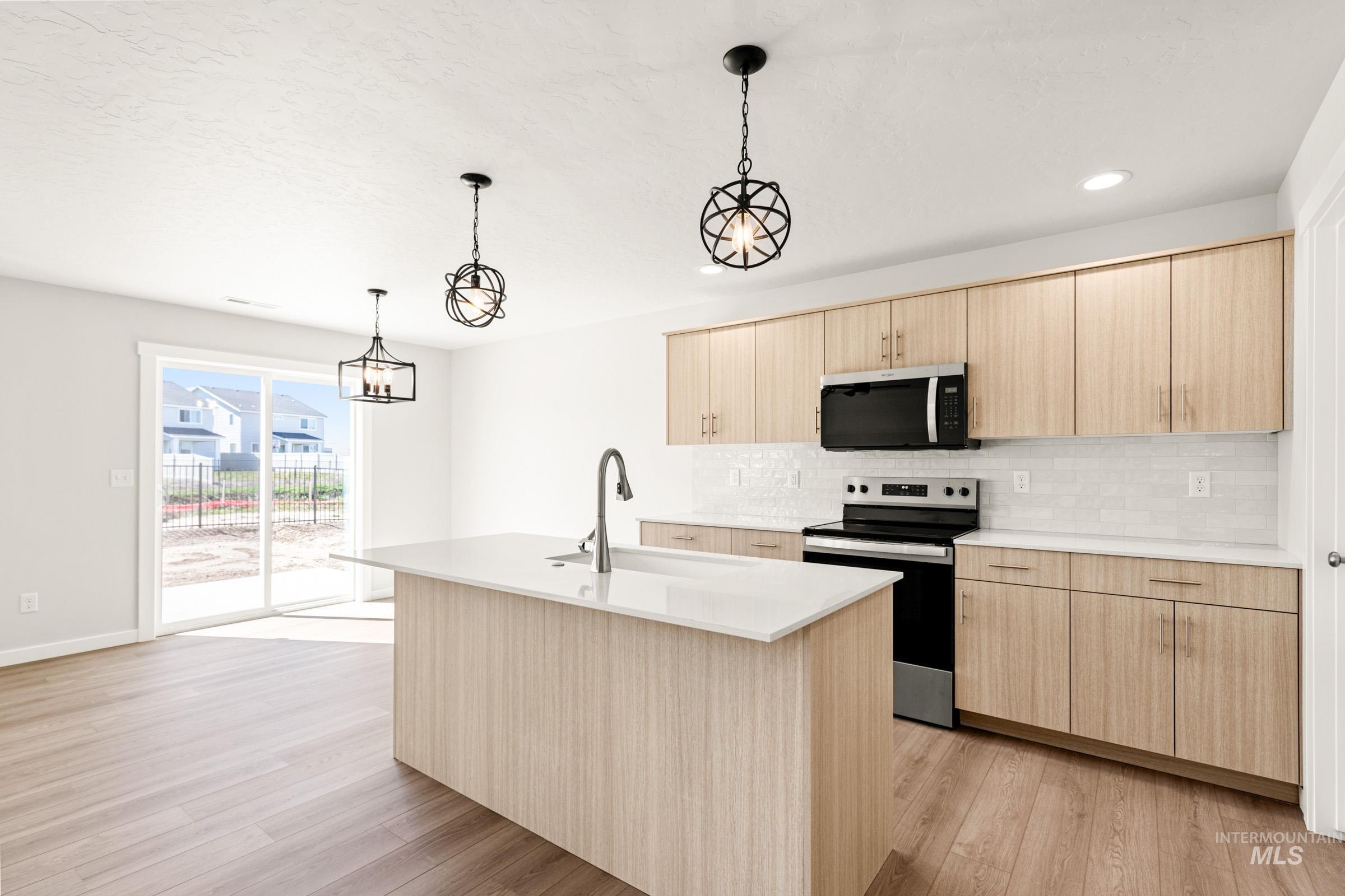 6733 W Redwood Creek Dr, Meridian, Idaho 83646, 3 Bedrooms, 2.5 Bathrooms, Residential For Sale, Price $484,990,MLS 98976255