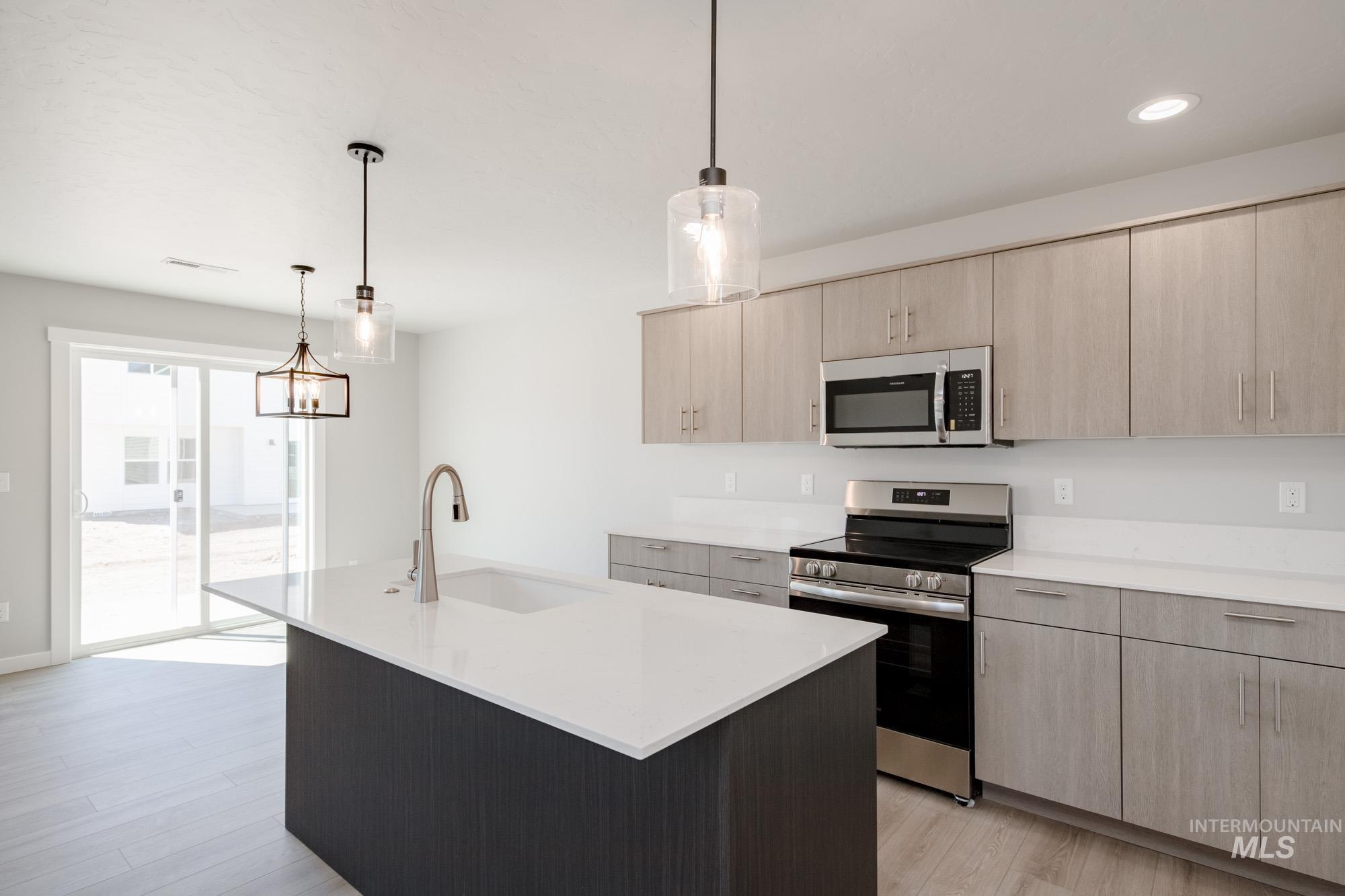 6733 W Redwood Creek Dr, Meridian, Idaho 83646, 3 Bedrooms, 2.5 Bathrooms, Residential For Sale, Price $484,990, 98976255