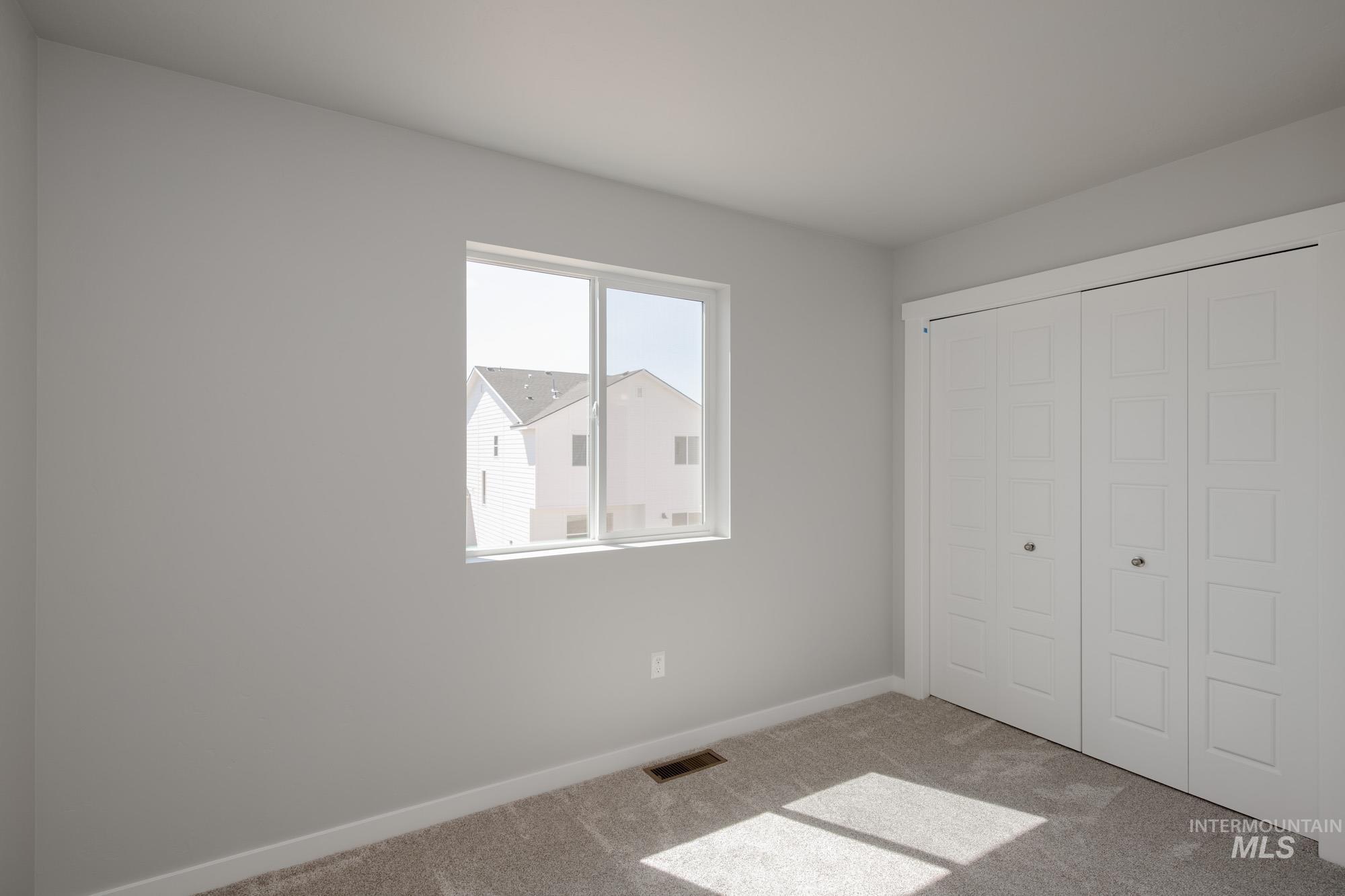 6733 W Redwood Creek Dr, Meridian, Idaho 83646, 3 Bedrooms, 2.5 Bathrooms, Residential For Sale, Price $484,990, 98976255