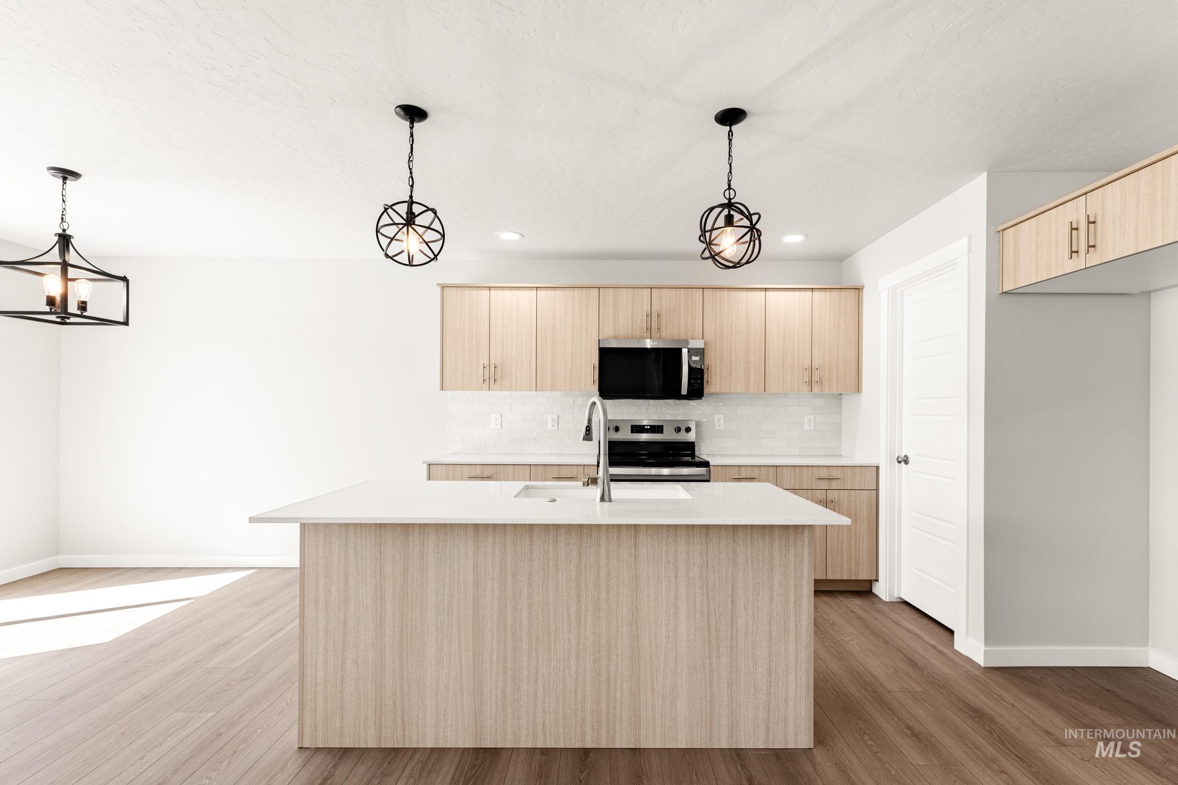 6733 W Redwood Creek Dr, Meridian, Idaho 83646, 3 Bedrooms, 2.5 Bathrooms, Residential For Sale, Price $484,990,MLS 98976255