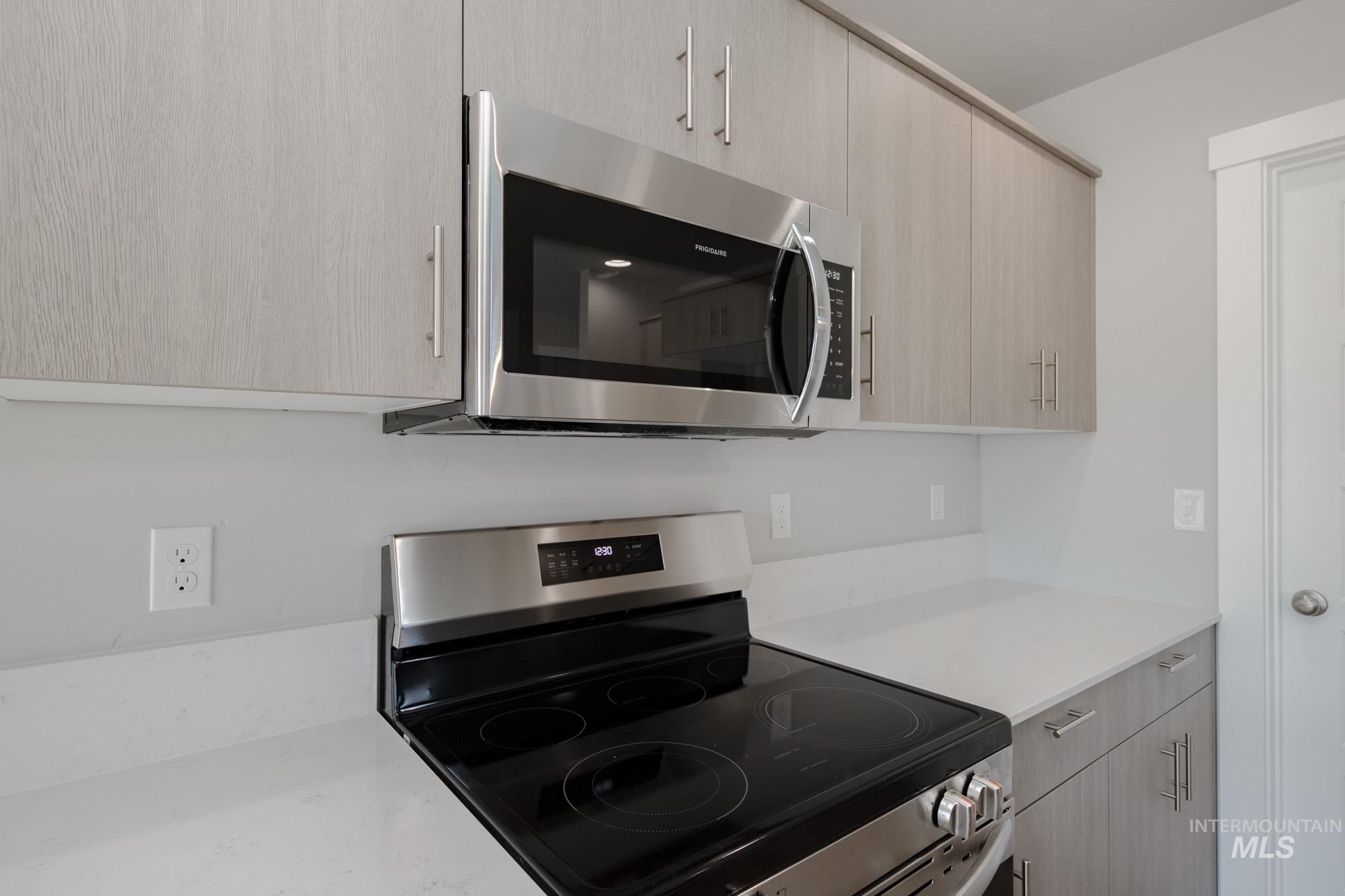 6733 W Redwood Creek Dr, Meridian, Idaho 83646, 3 Bedrooms, 2.5 Bathrooms, Residential For Sale, Price $484,990, 98976255