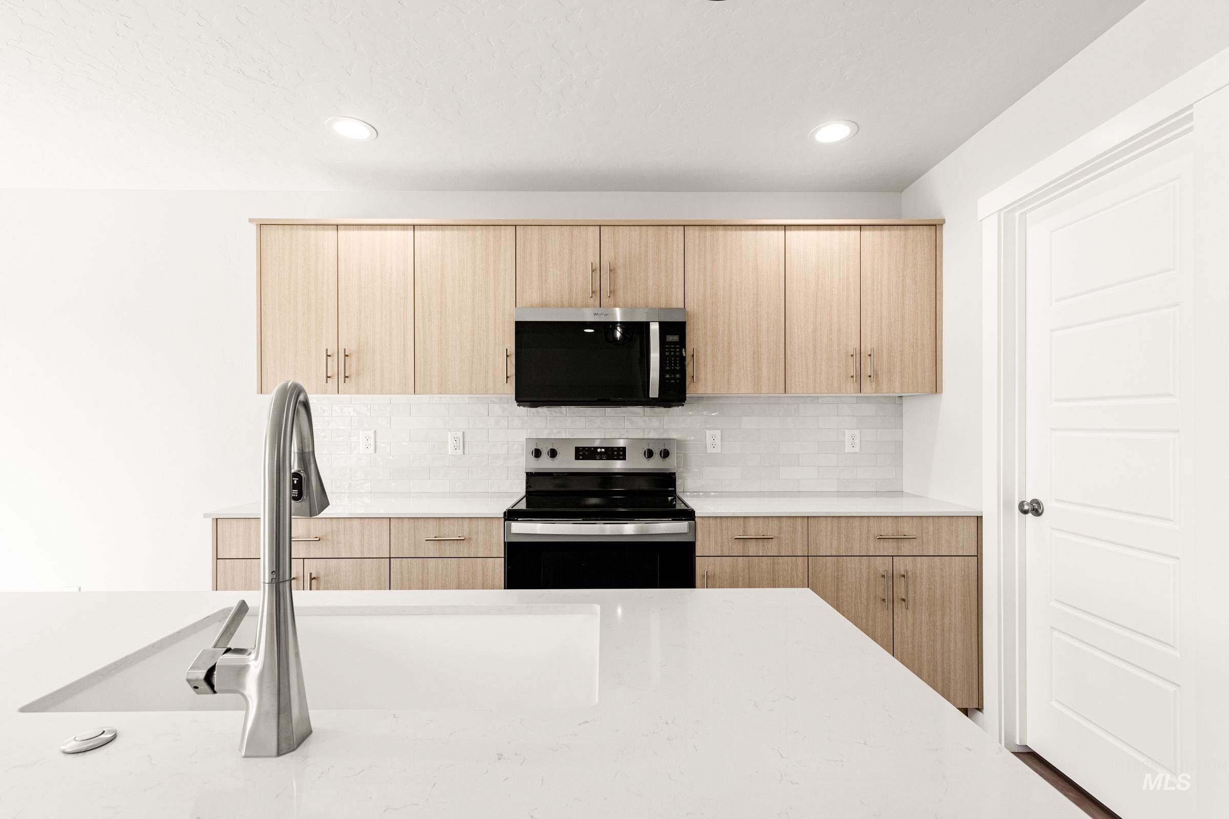 6733 W Redwood Creek Dr, Meridian, Idaho 83646, 3 Bedrooms, 2.5 Bathrooms, Residential For Sale, Price $484,990,MLS 98976255