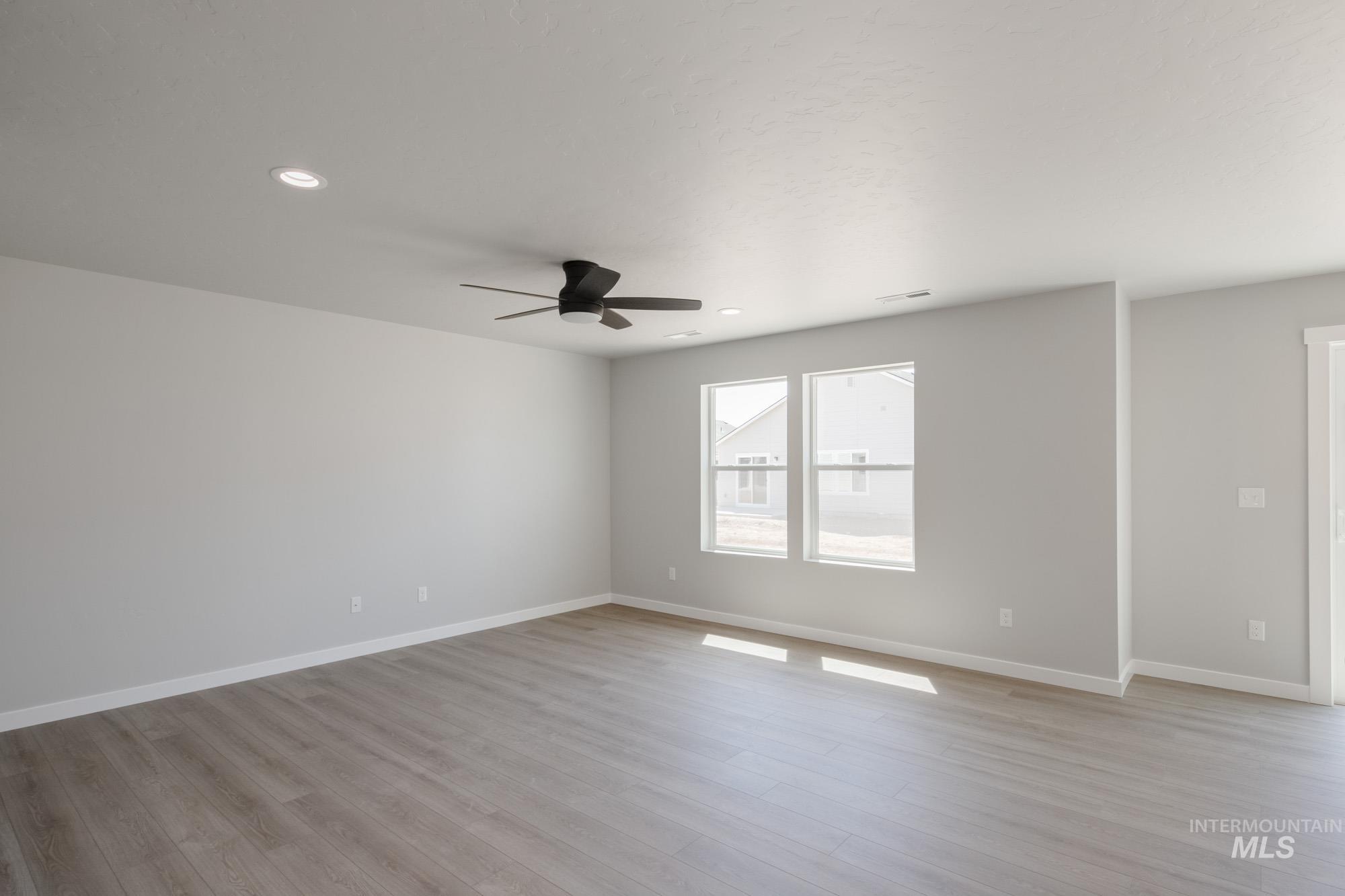 6733 W Redwood Creek Dr, Meridian, Idaho 83646, 3 Bedrooms, 2.5 Bathrooms, Residential For Sale, Price $484,990, 98976255