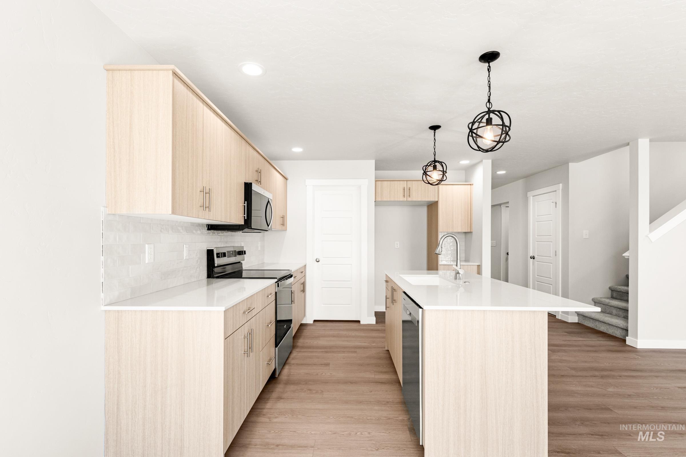 6733 W Redwood Creek Dr, Meridian, Idaho 83646, 3 Bedrooms, 2.5 Bathrooms, Residential For Sale, Price $484,990,MLS 98976255