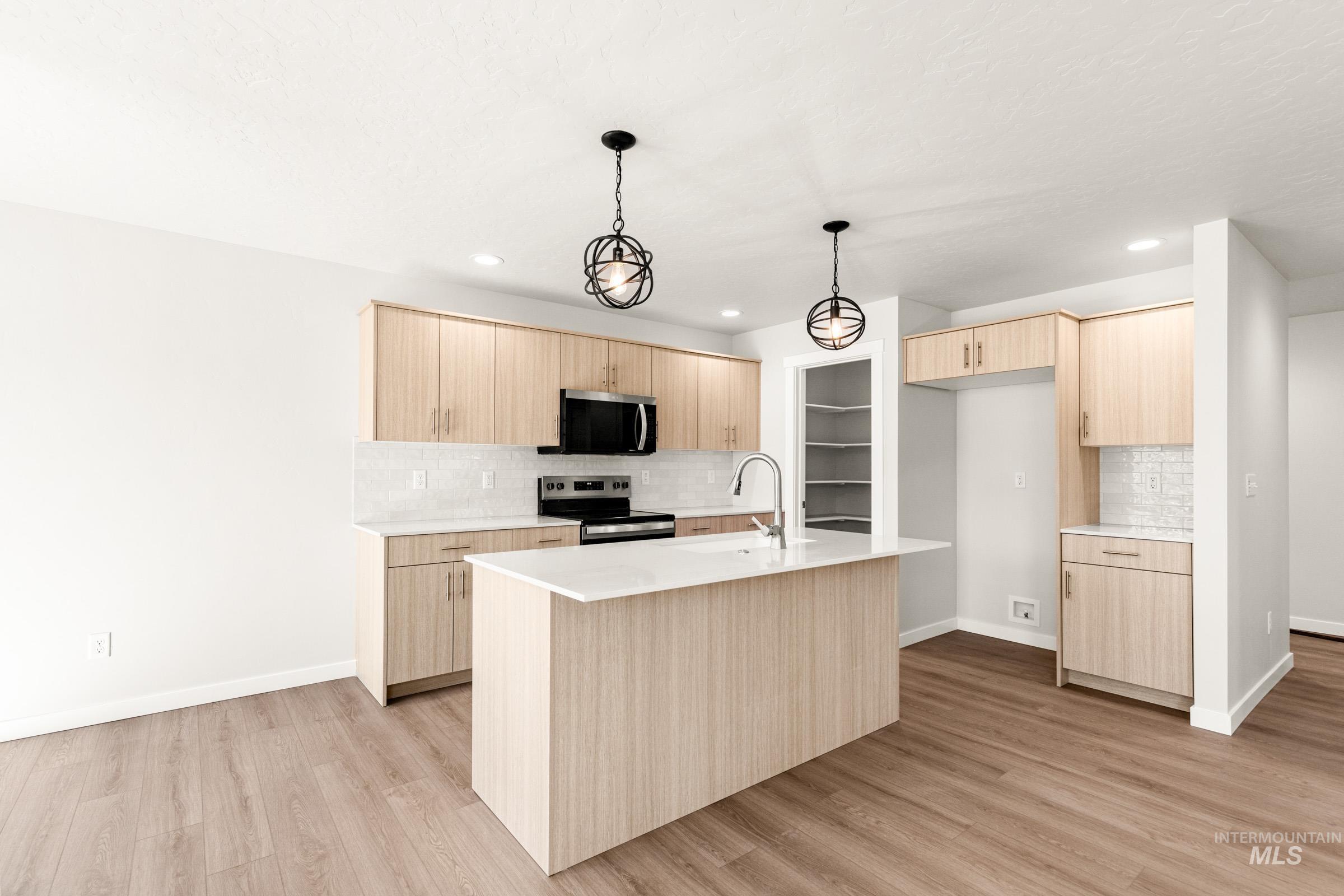 6733 W Redwood Creek Dr, Meridian, Idaho 83646, 3 Bedrooms, 2.5 Bathrooms, Residential For Sale, Price $484,990,MLS 98976255