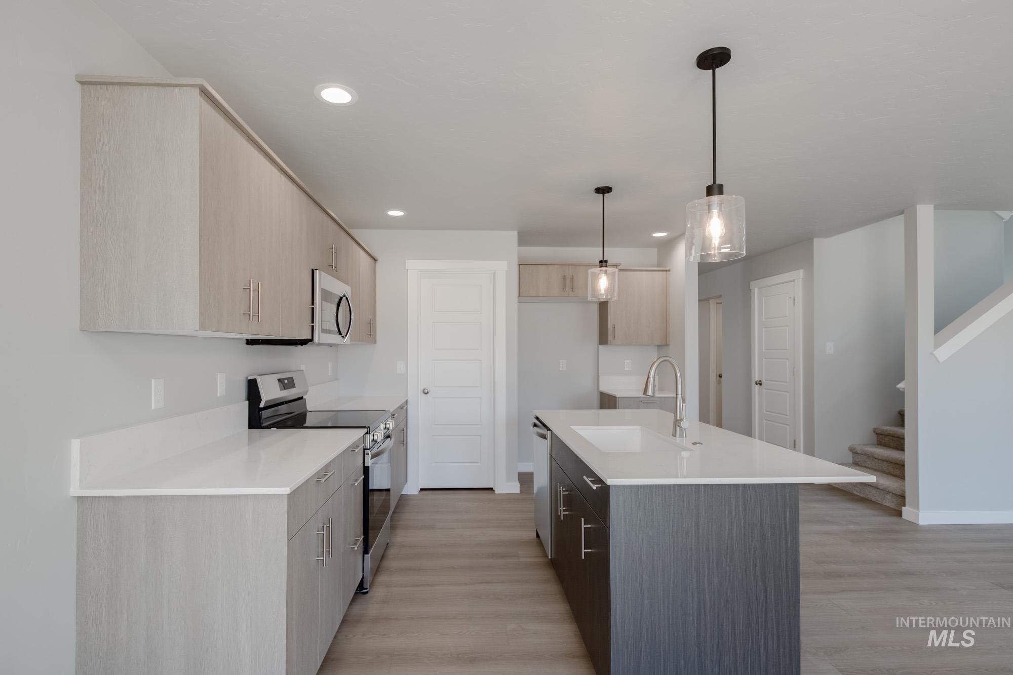 6733 W Redwood Creek Dr, Meridian, Idaho 83646, 3 Bedrooms, 2.5 Bathrooms, Residential For Sale, Price $484,990, 98976255