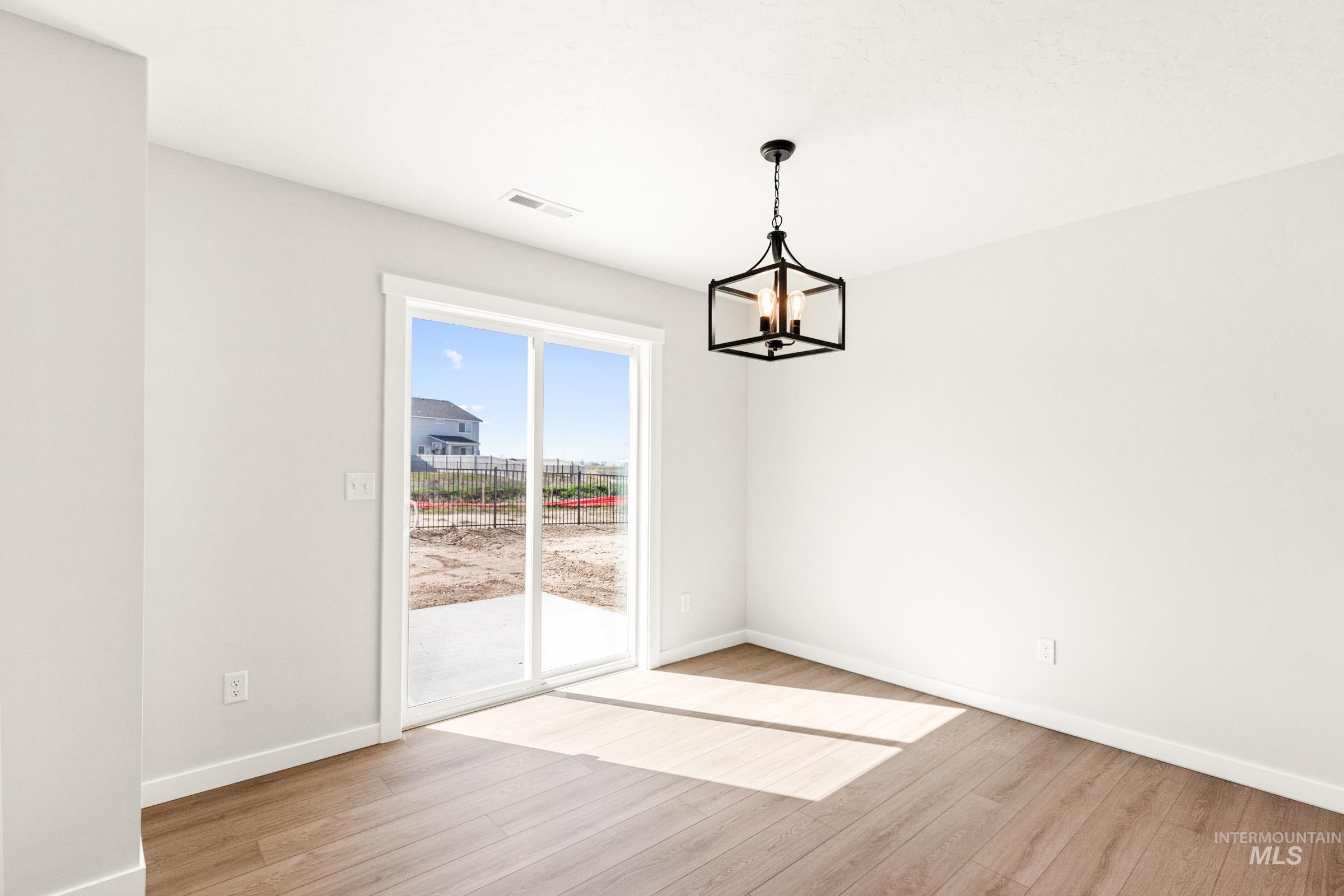 6733 W Redwood Creek Dr, Meridian, Idaho 83646, 3 Bedrooms, 2.5 Bathrooms, Residential For Sale, Price $484,990,MLS 98976255