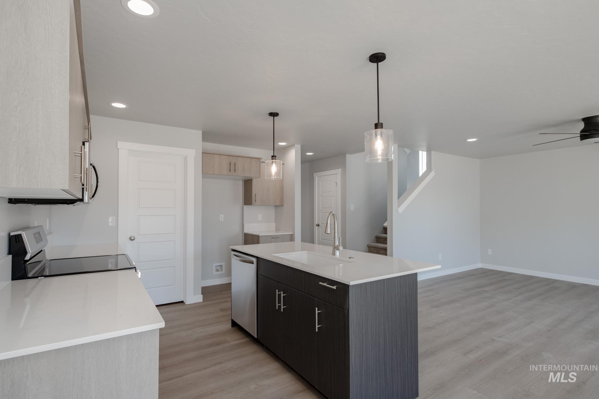 6733 W Redwood Creek Dr, Meridian, Idaho 83646, 3 Bedrooms, 2.5 Bathrooms, Residential For Sale, Price $484,990, 98976255