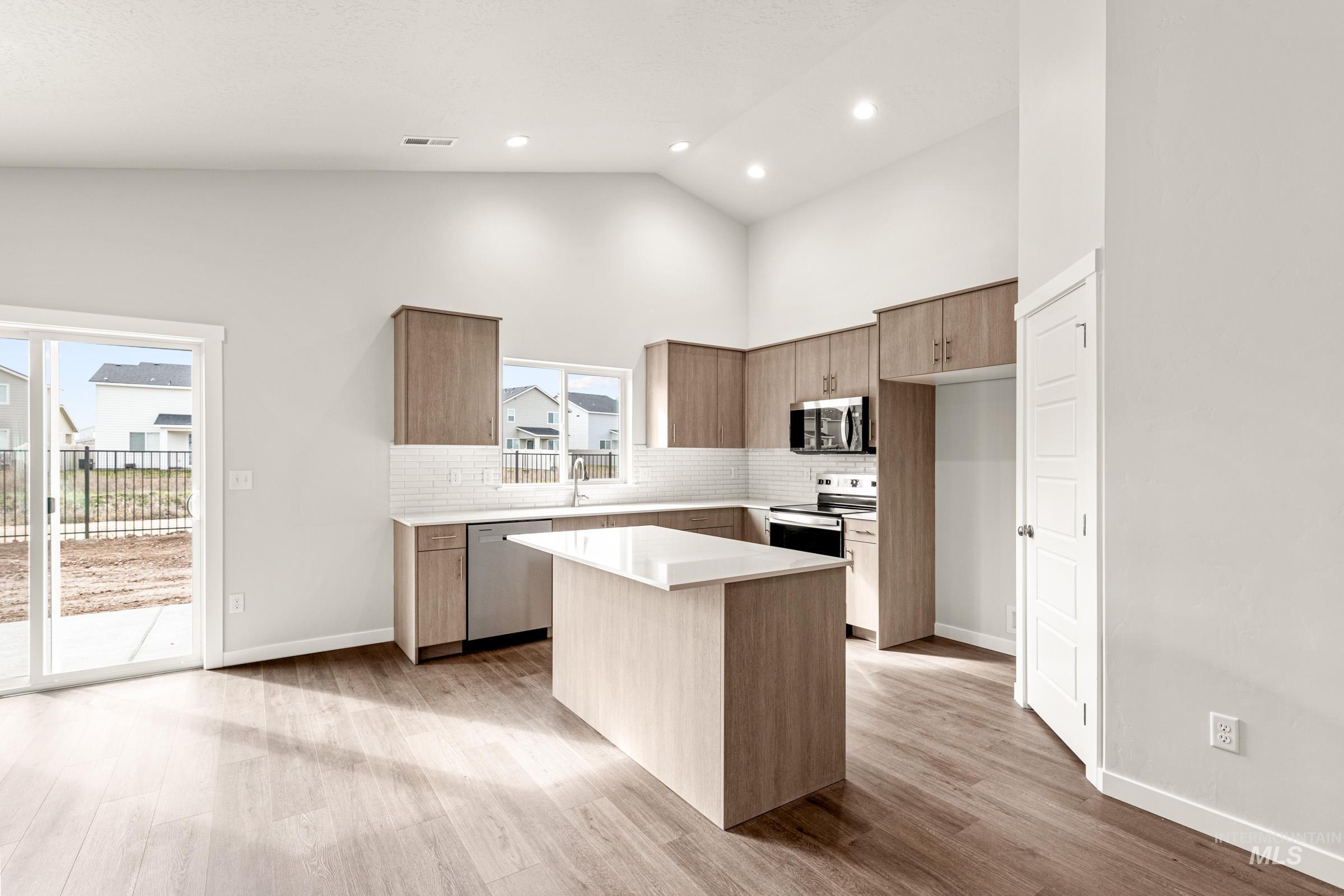 6715 W Redwood Creek Dr, Meridian, Idaho 83646, 4 Bedrooms, 2 Bathrooms, Residential For Sale, Price $479,990, 98976257