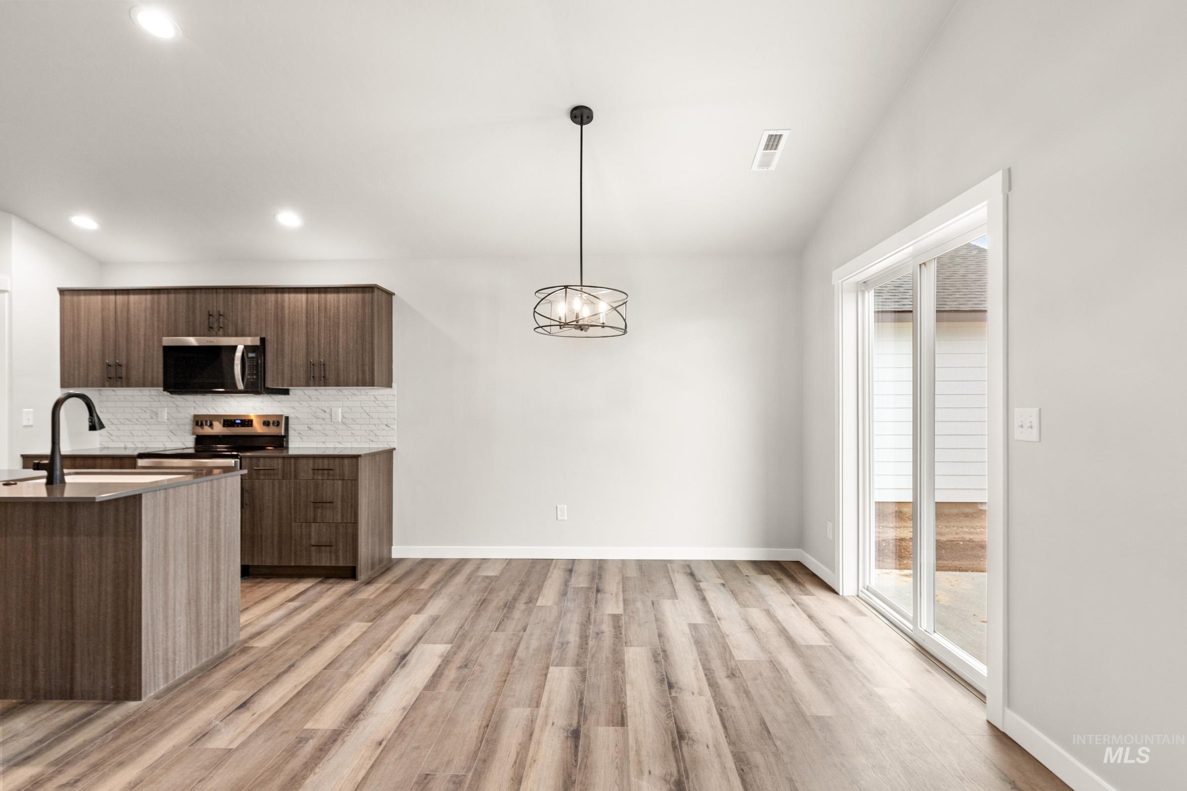 6697 W Redwood Creek Dr, Meridian, Idaho 83646, 3 Bedrooms, 2 Bathrooms, Residential For Sale, Price $449,990, 98976258