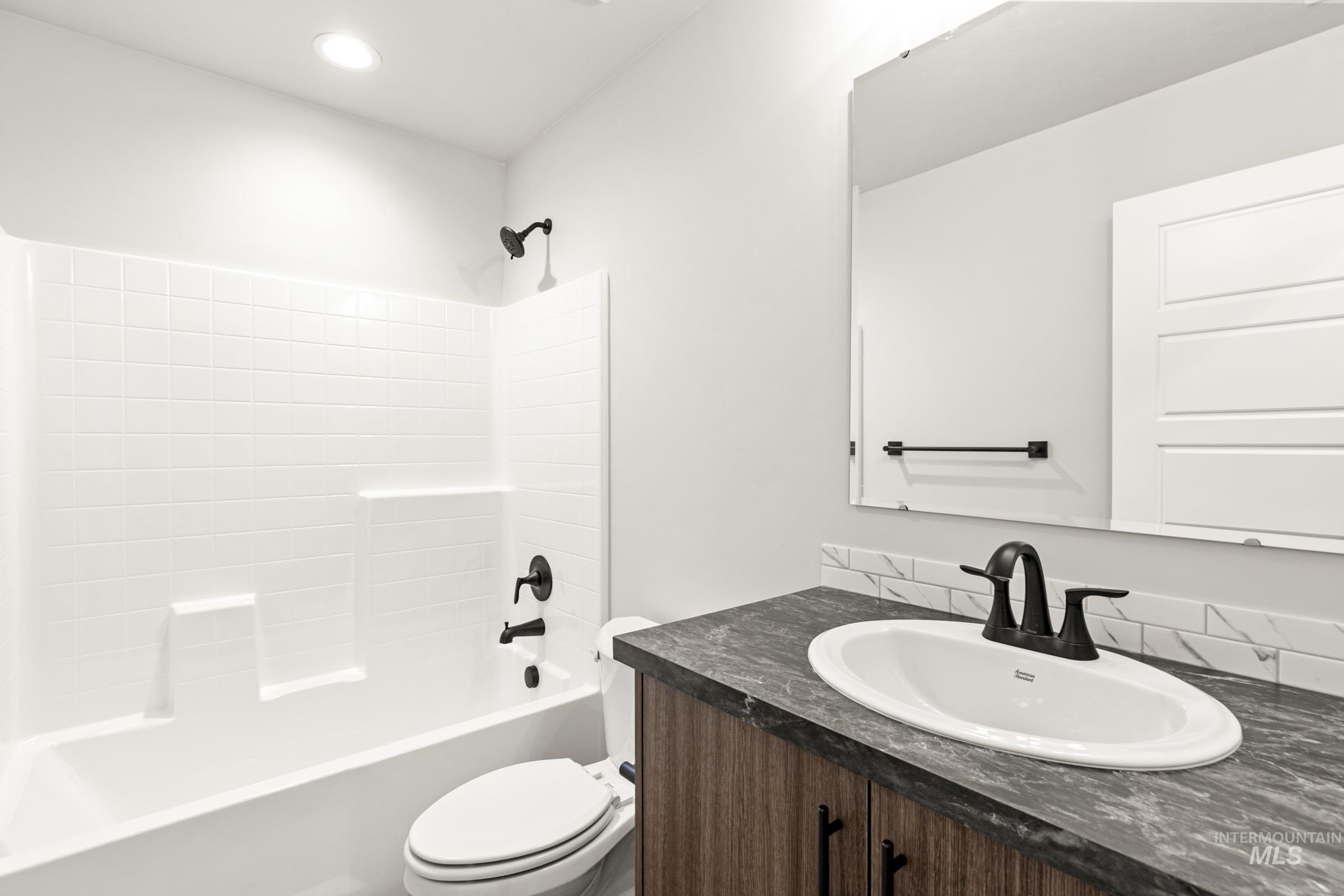 6697 W Redwood Creek Dr, Meridian, Idaho 83646, 3 Bedrooms, 2 Bathrooms, Residential For Sale, Price $449,990, 98976258