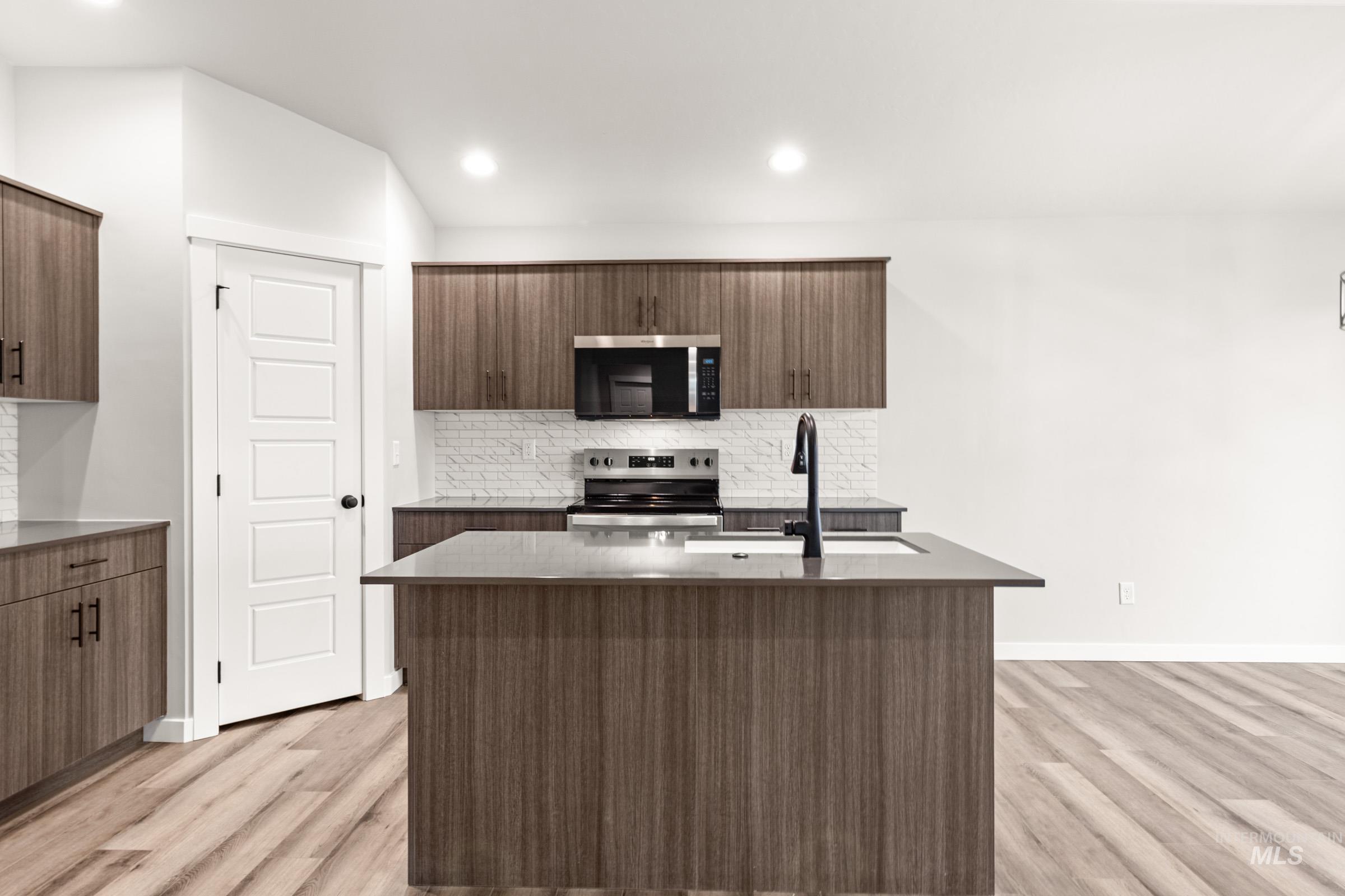 6697 W Redwood Creek Dr, Meridian, Idaho 83646, 3 Bedrooms, 2 Bathrooms, Residential For Sale, Price $449,990, 98976258