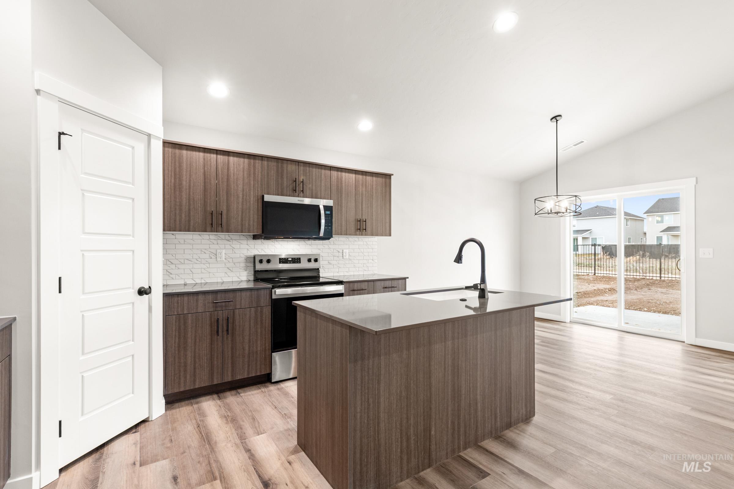 6697 W Redwood Creek Dr, Meridian, Idaho 83646, 3 Bedrooms, 2 Bathrooms, Residential For Sale, Price $449,990, 98976258