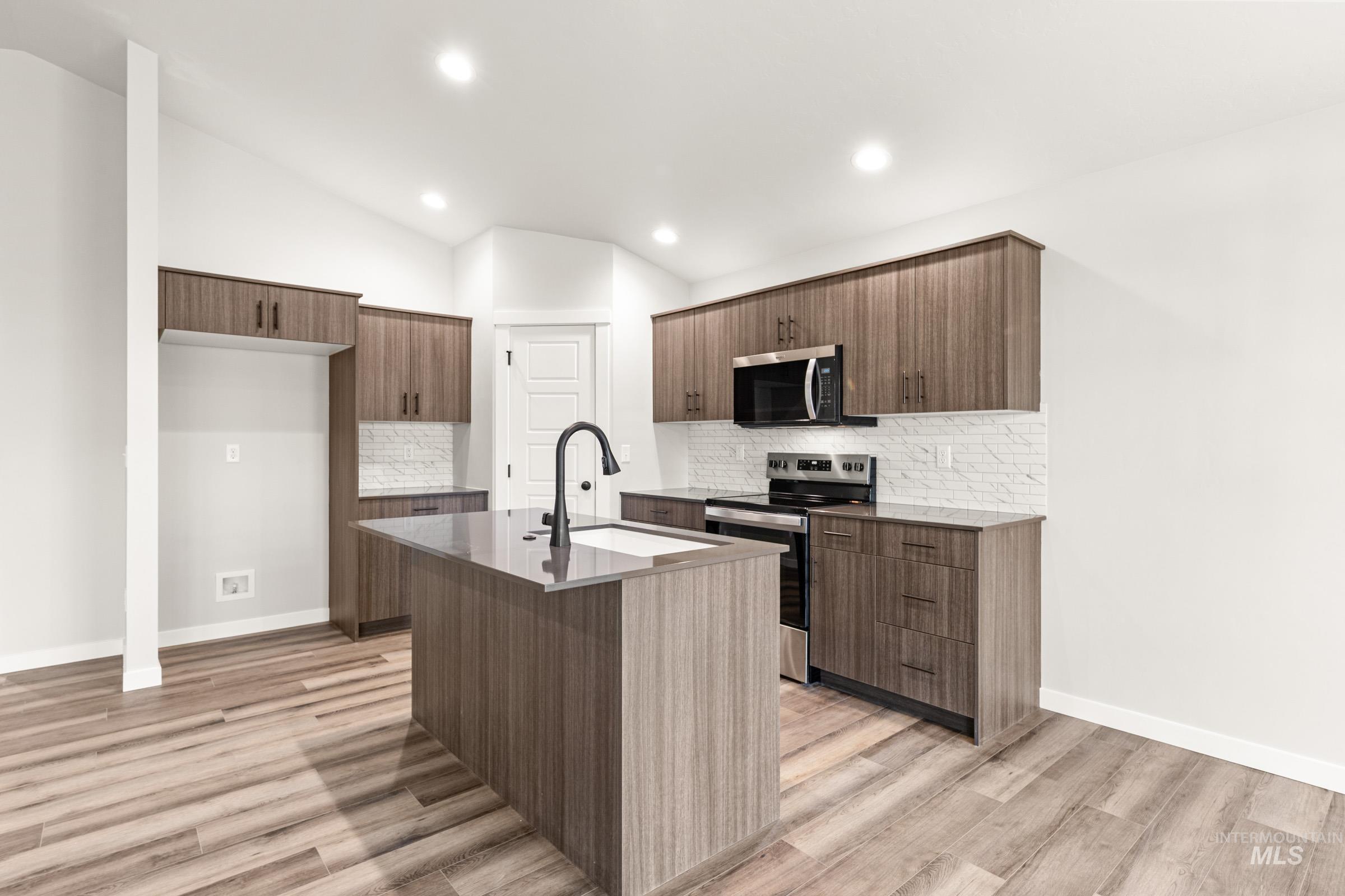 6697 W Redwood Creek Dr, Meridian, Idaho 83646, 3 Bedrooms, 2 Bathrooms, Residential For Sale, Price $449,990, 98976258