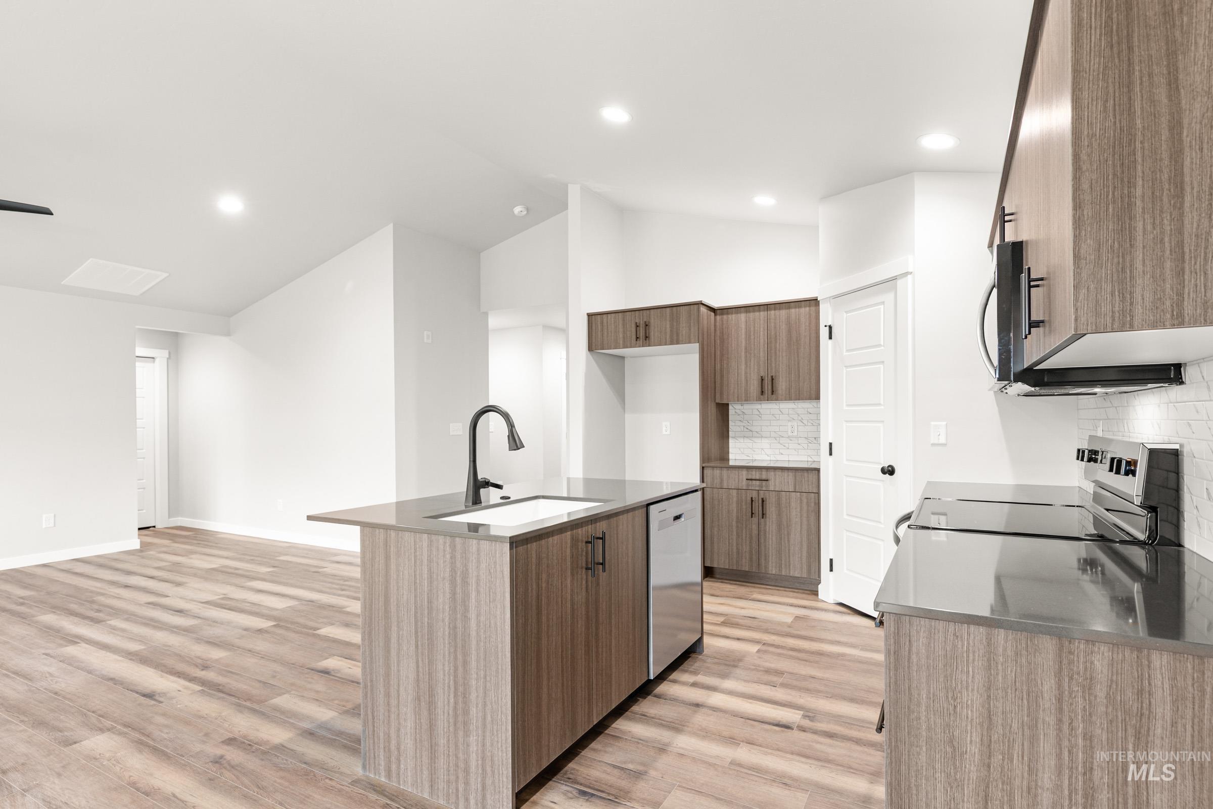 6697 W Redwood Creek Dr, Meridian, Idaho 83646, 3 Bedrooms, 2 Bathrooms, Residential For Sale, Price $449,990, 98976258