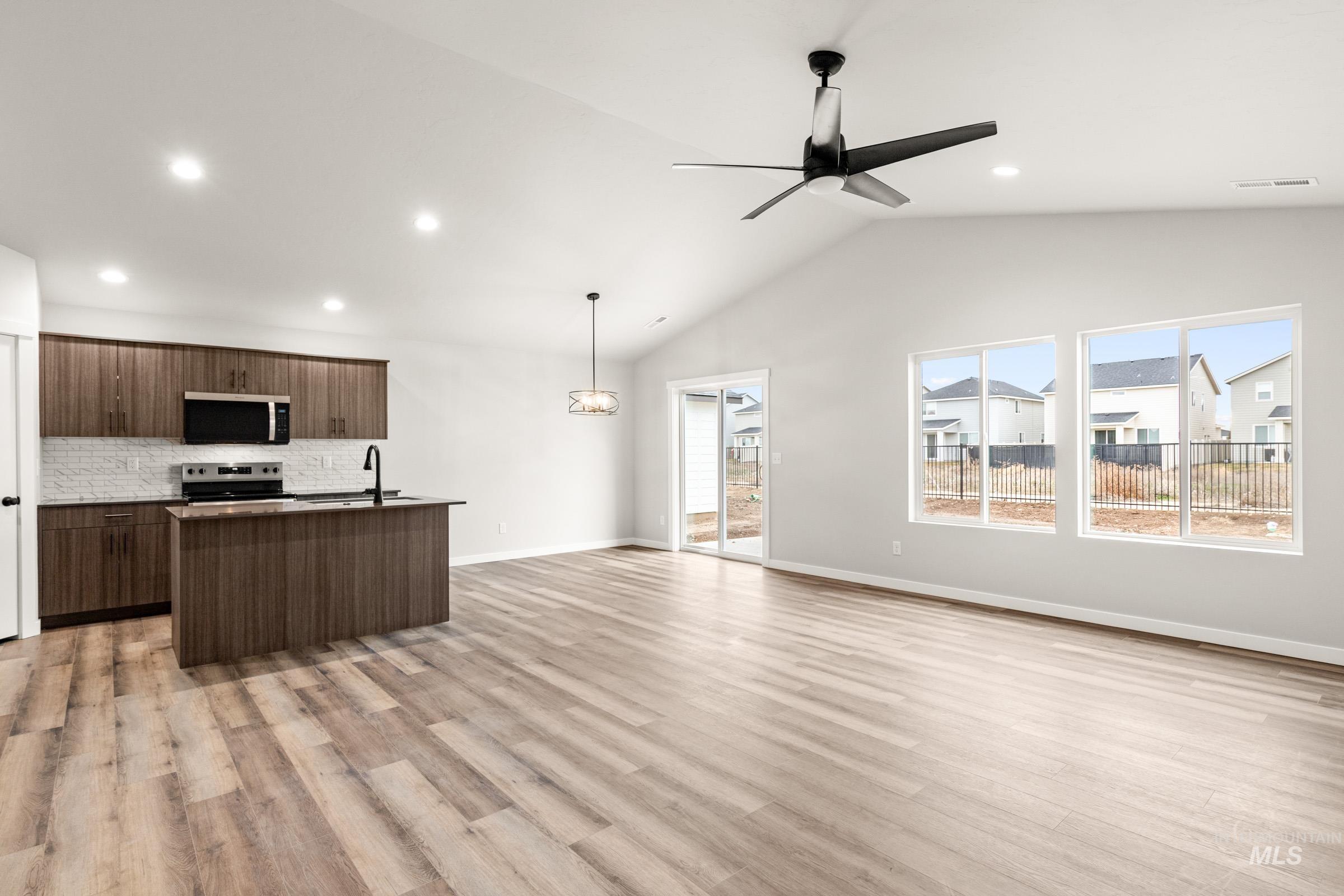 6697 W Redwood Creek Dr, Meridian, Idaho 83646, 3 Bedrooms, 2 Bathrooms, Residential For Sale, Price $449,990, 98976258