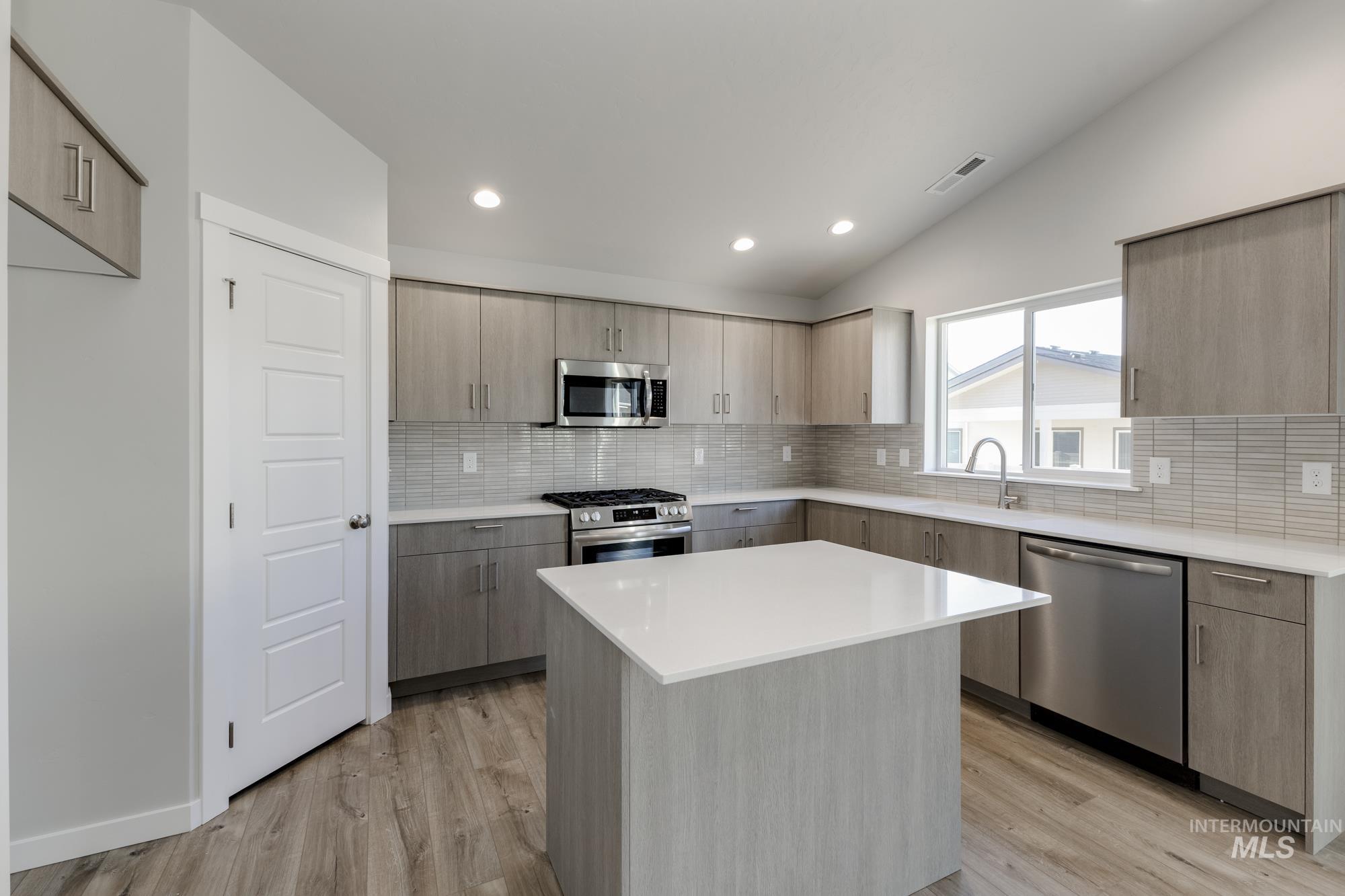 6679 W Redwood Creek Dr, Meridian, Idaho 83646, 4 Bedrooms, 2 Bathrooms, Residential For Sale, Price $509,990, 98976259