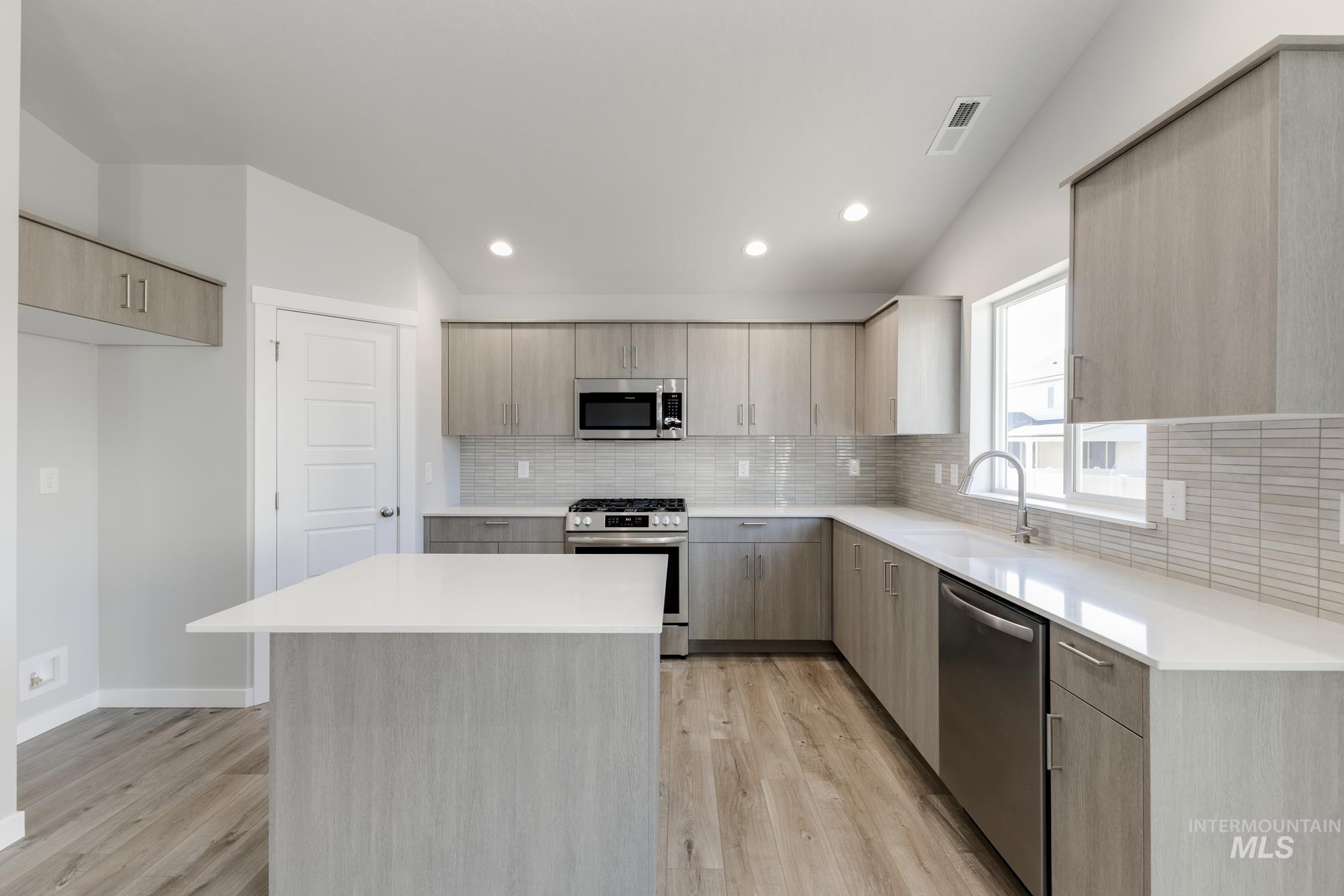 6679 W Redwood Creek Dr, Meridian, Idaho 83646, 4 Bedrooms, 2 Bathrooms, Residential For Sale, Price $509,990, 98976259