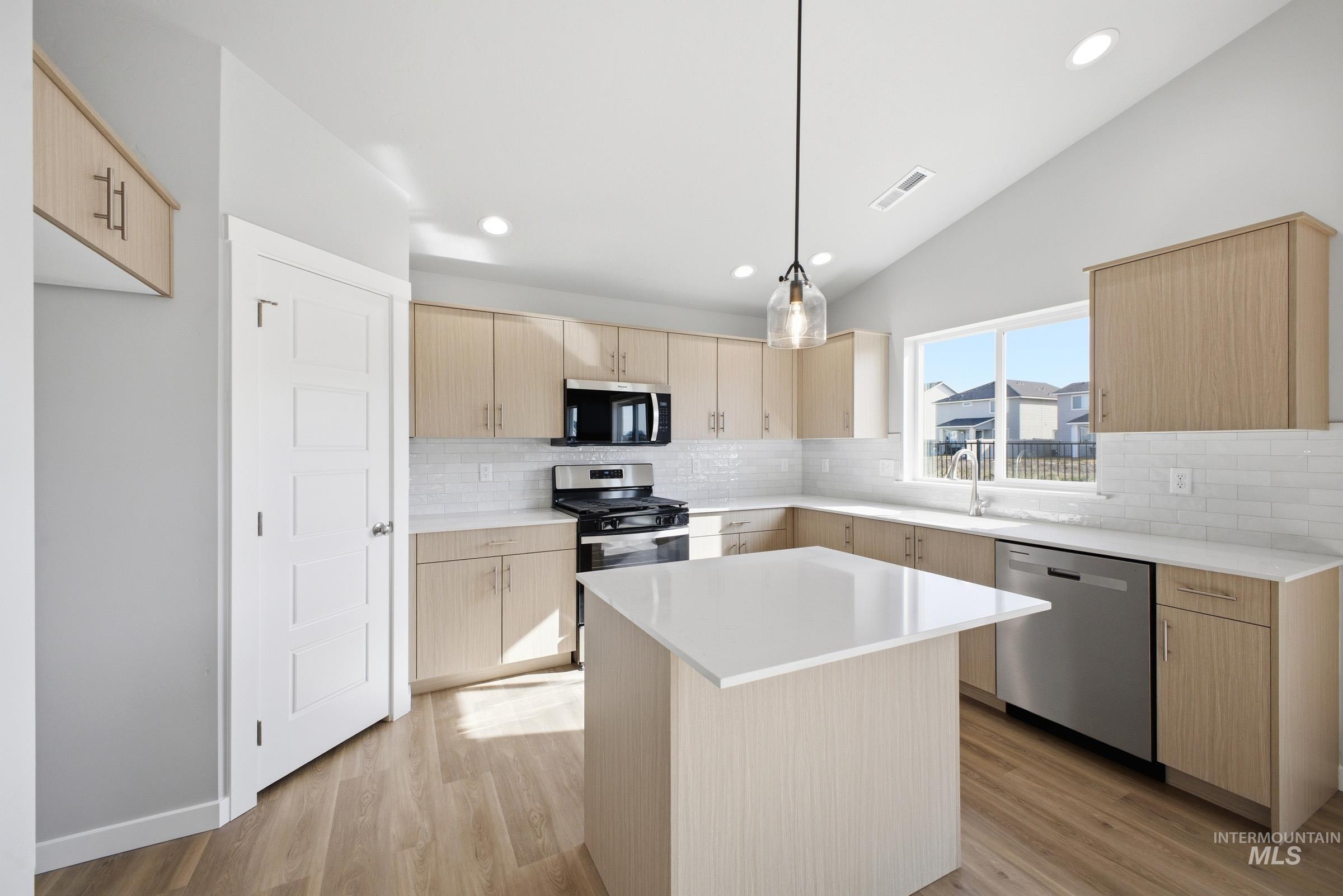 6679 W Redwood Creek Dr, Meridian, Idaho 83646, 4 Bedrooms, 2 Bathrooms, Residential For Sale, Price $509,990,MLS 98976259