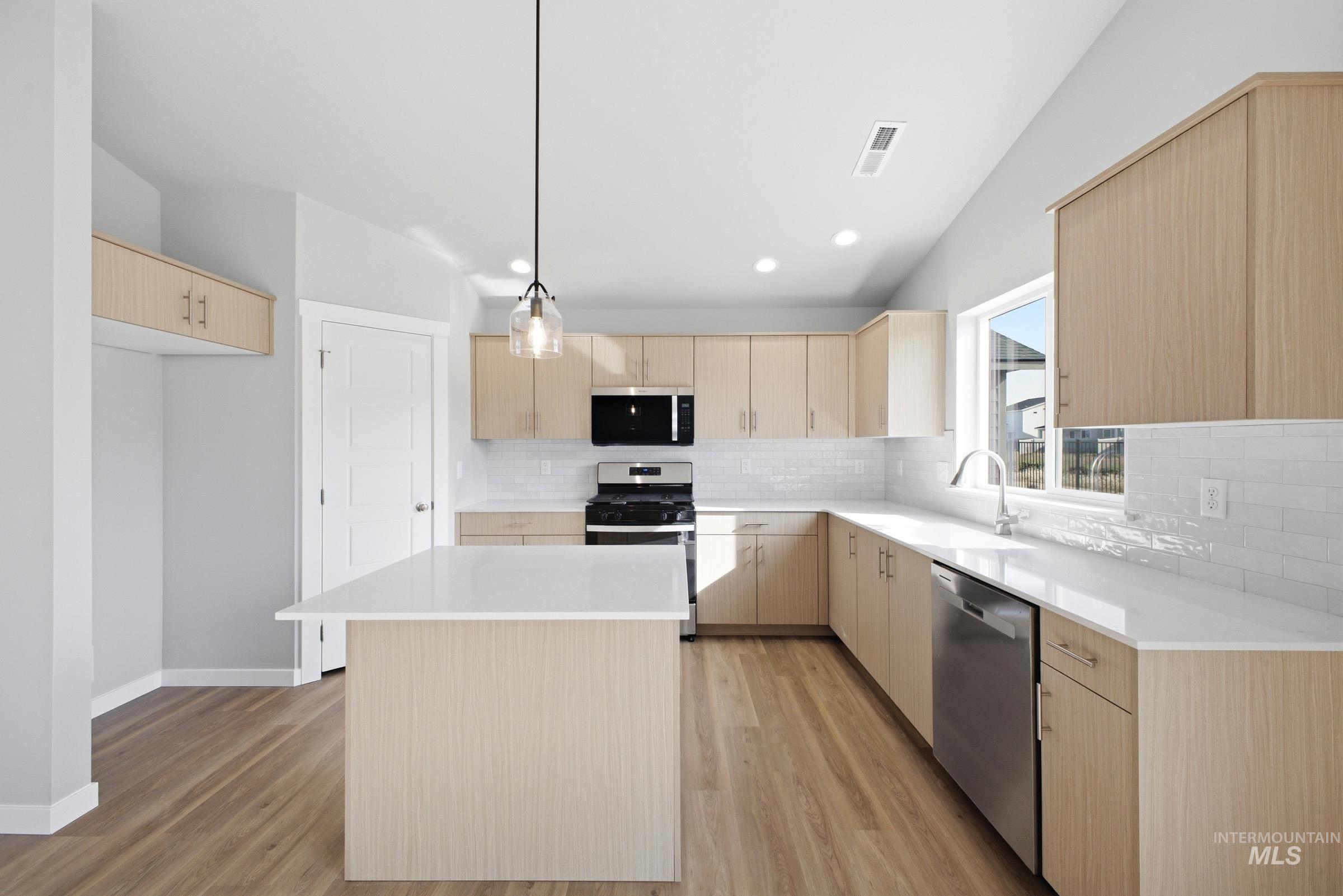 6679 W Redwood Creek Dr, Meridian, Idaho 83646, 4 Bedrooms, 2 Bathrooms, Residential For Sale, Price $509,990,MLS 98976259