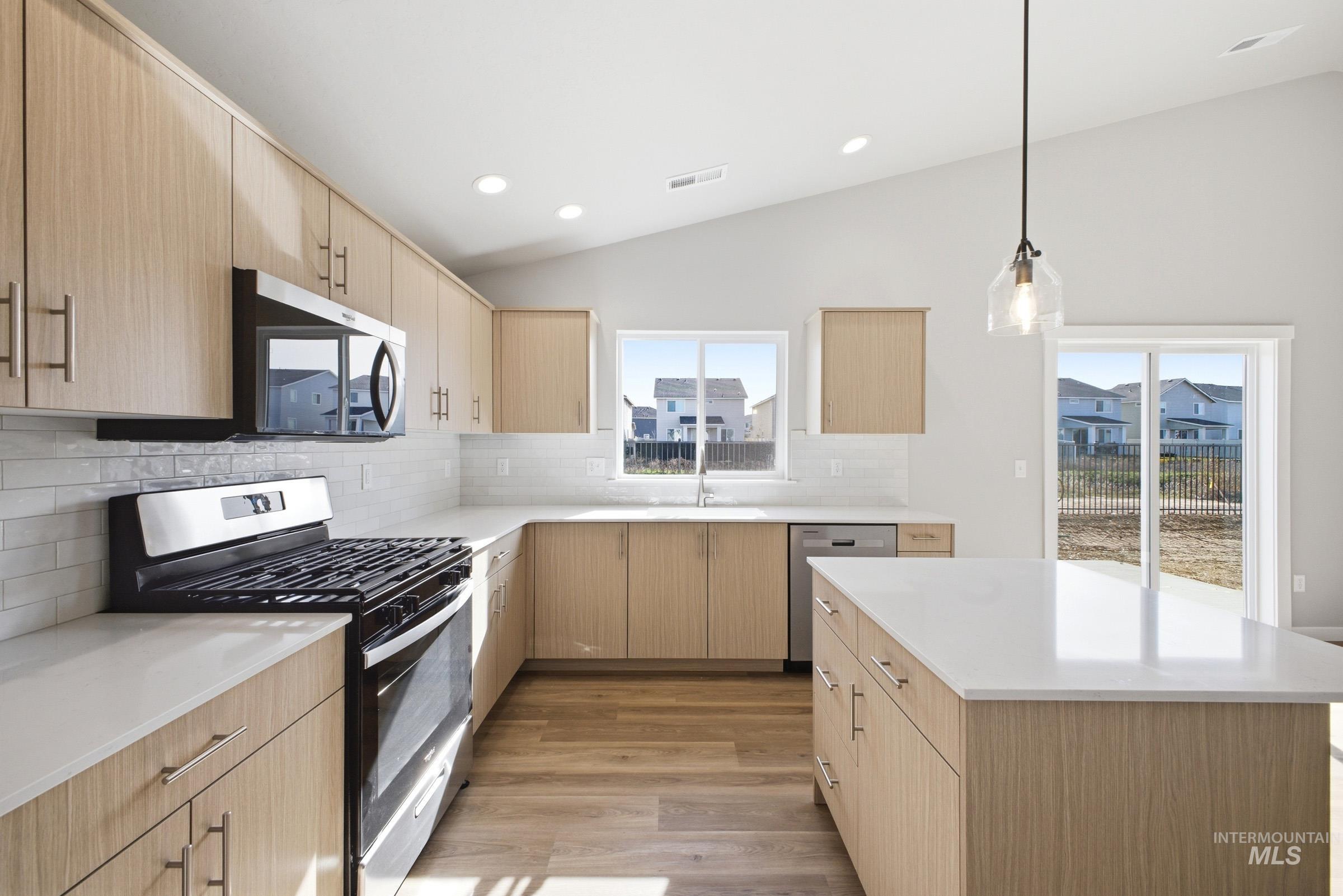 6679 W Redwood Creek Dr, Meridian, Idaho 83646, 4 Bedrooms, 2 Bathrooms, Residential For Sale, Price $509,990,MLS 98976259