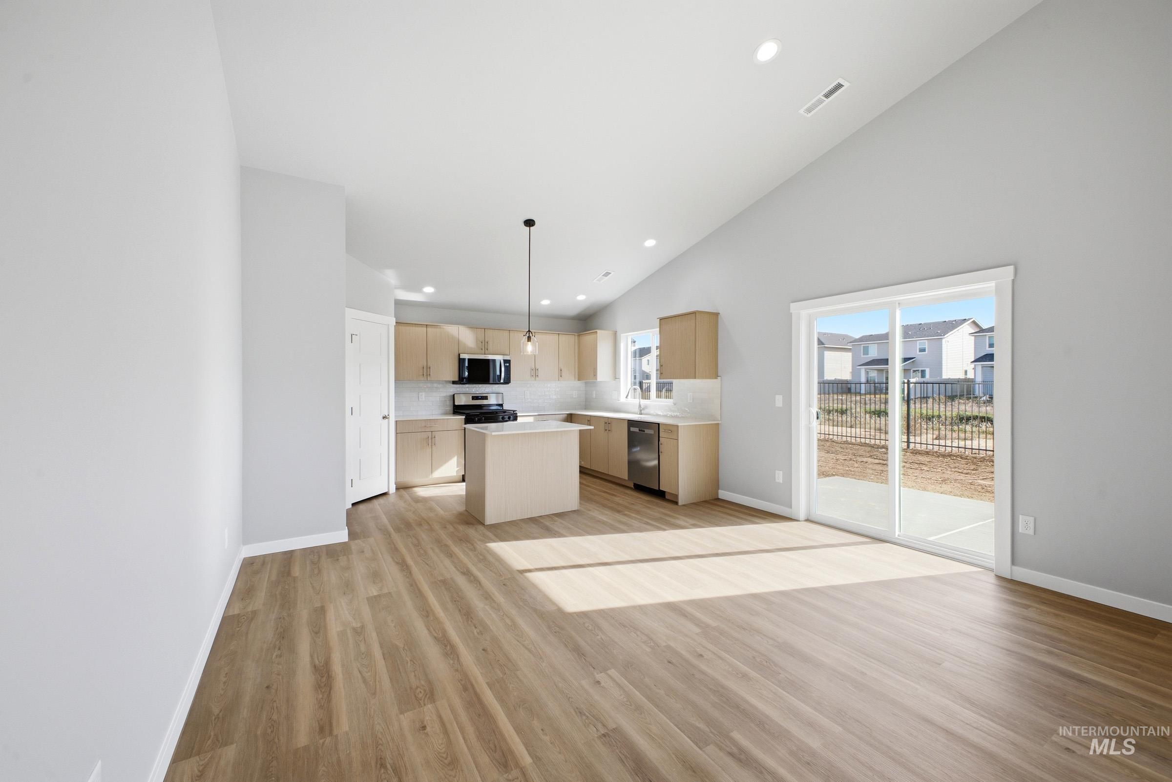 6679 W Redwood Creek Dr, Meridian, Idaho 83646, 4 Bedrooms, 2 Bathrooms, Residential For Sale, Price $509,990,MLS 98976259