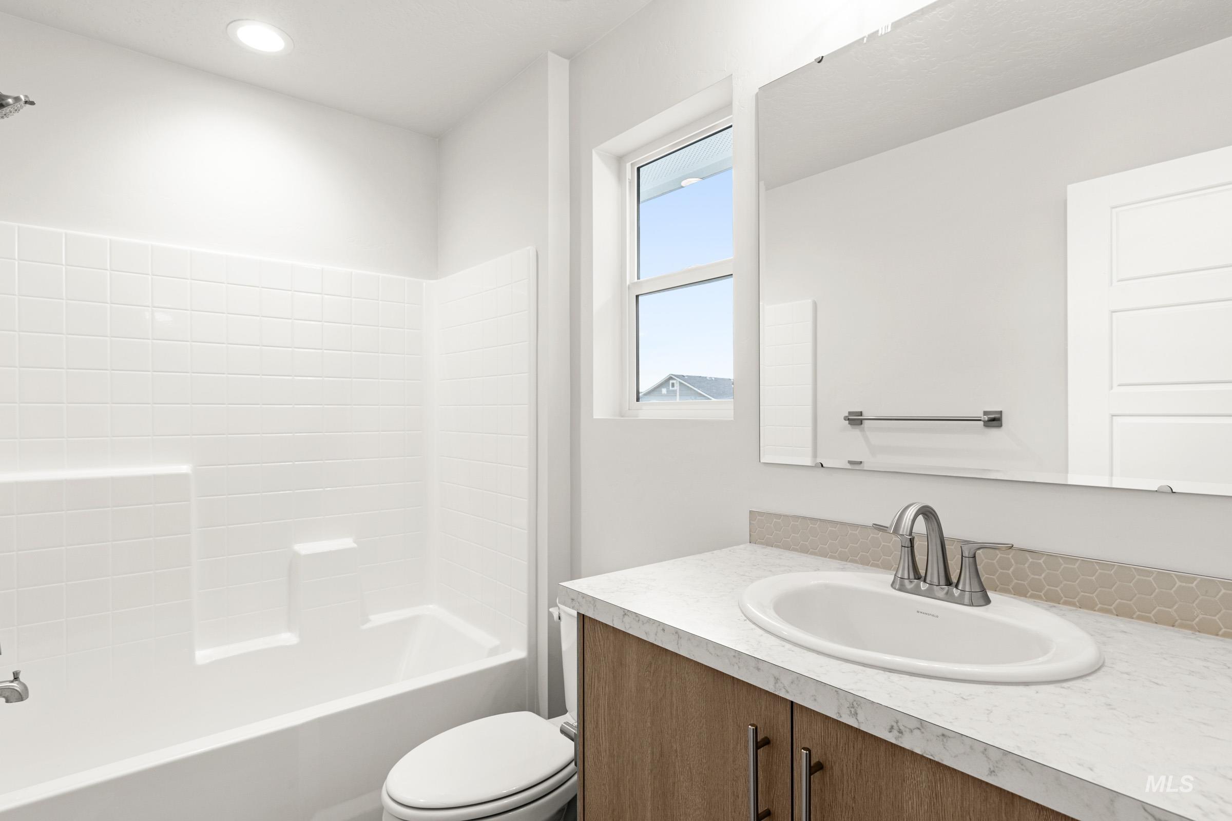 6756 W Redwood Creek Dr, Meridian, Idaho 83646, 3 Bedrooms, 2.5 Bathrooms, Residential For Sale, Price $464,990, 98976261