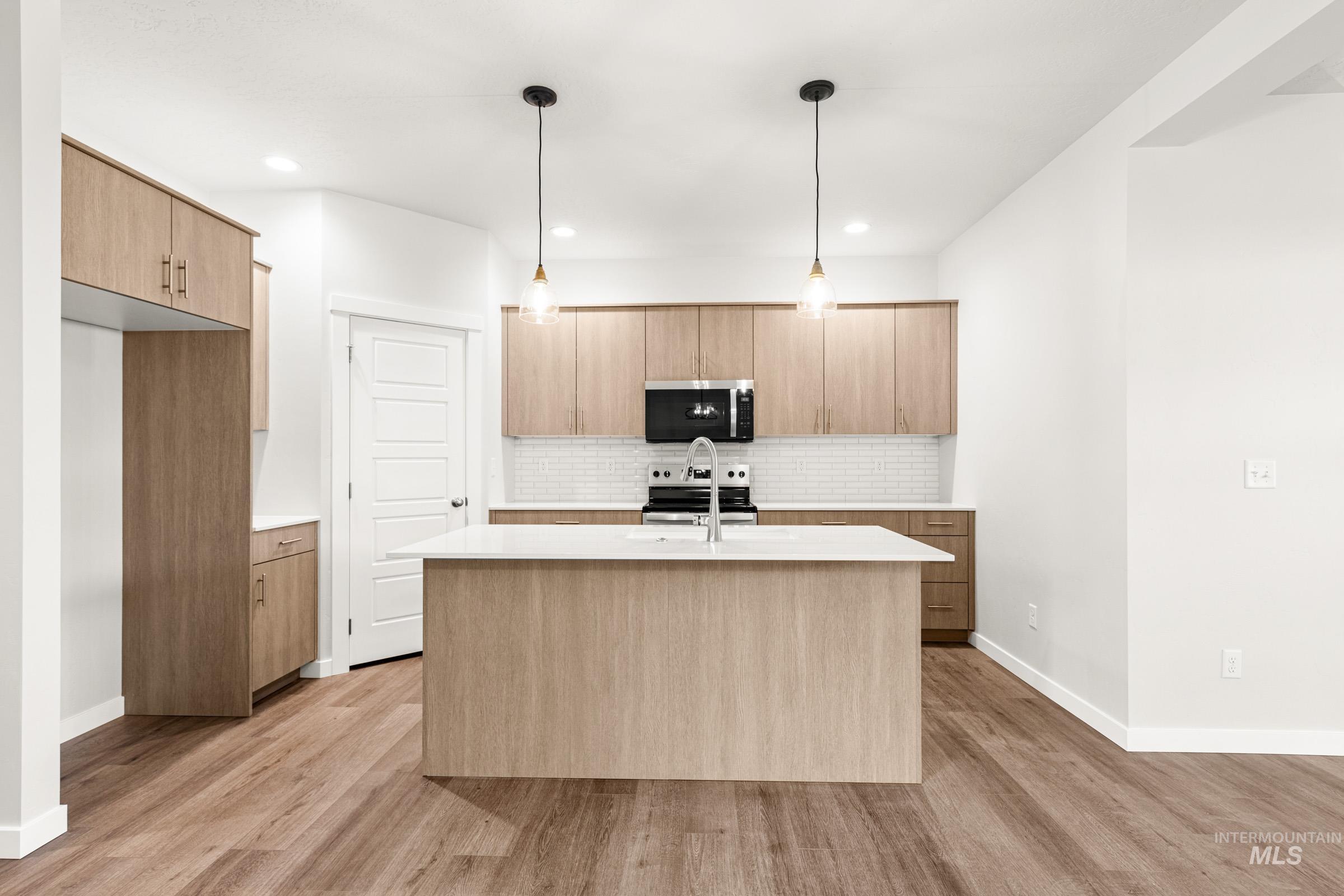 6756 W Redwood Creek Dr, Meridian, Idaho 83646, 3 Bedrooms, 2.5 Bathrooms, Residential For Sale, Price $464,990, 98976261