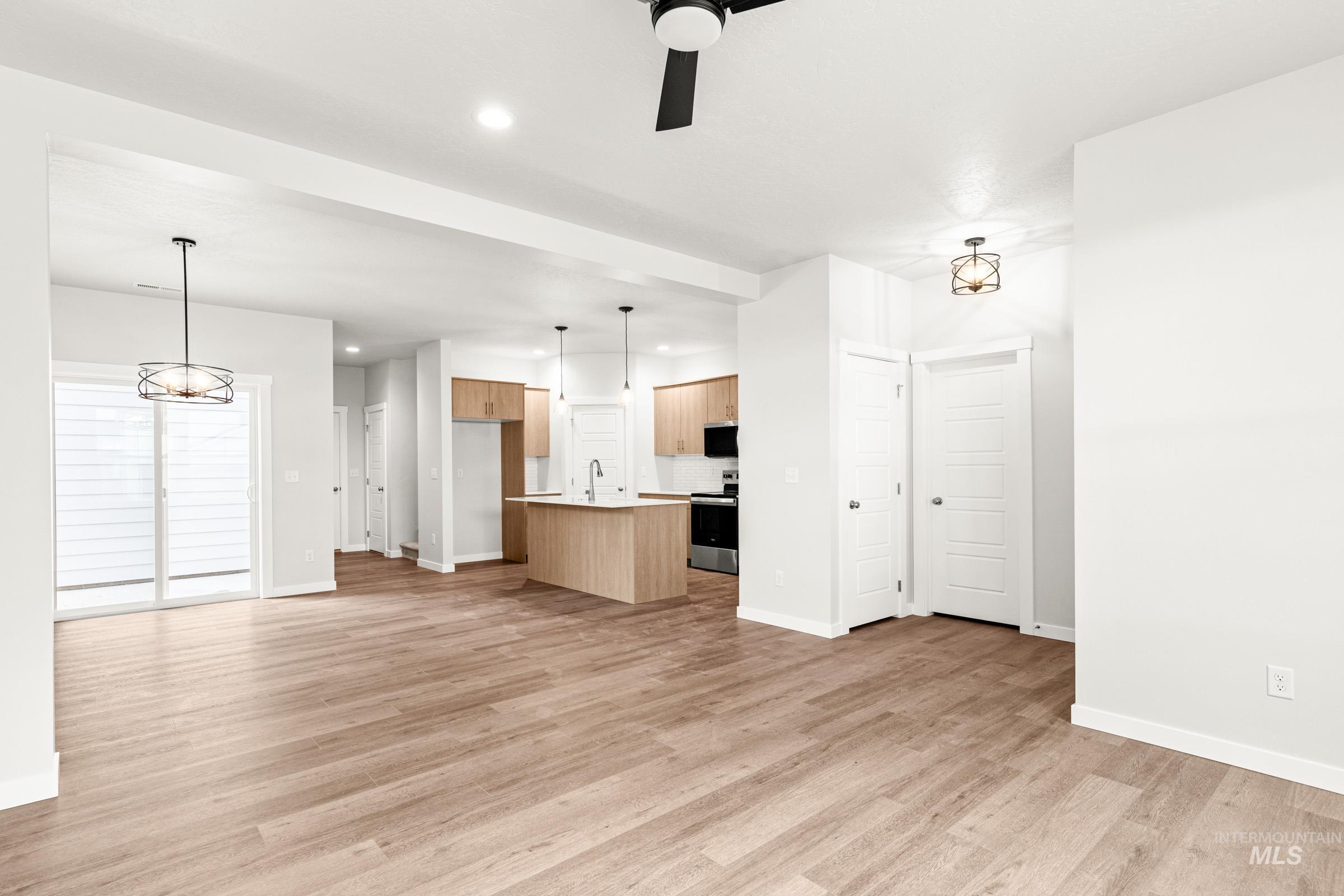 6756 W Redwood Creek Dr, Meridian, Idaho 83646, 3 Bedrooms, 2.5 Bathrooms, Residential For Sale, Price $464,990, 98976261