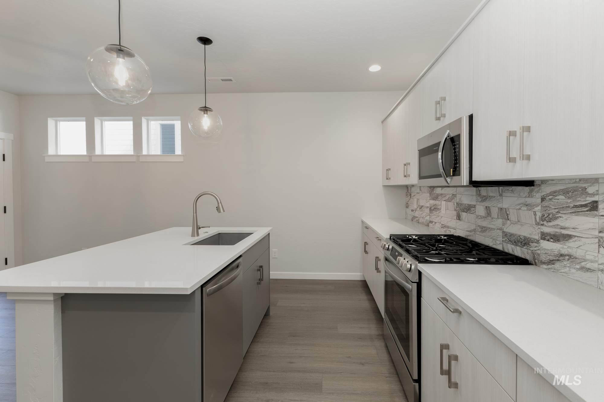 6728 W Redwood Creek Dr, Meridian, Idaho 83646, 3 Bedrooms, 2.5 Bathrooms, Residential For Sale, Price $429,990, 98976262