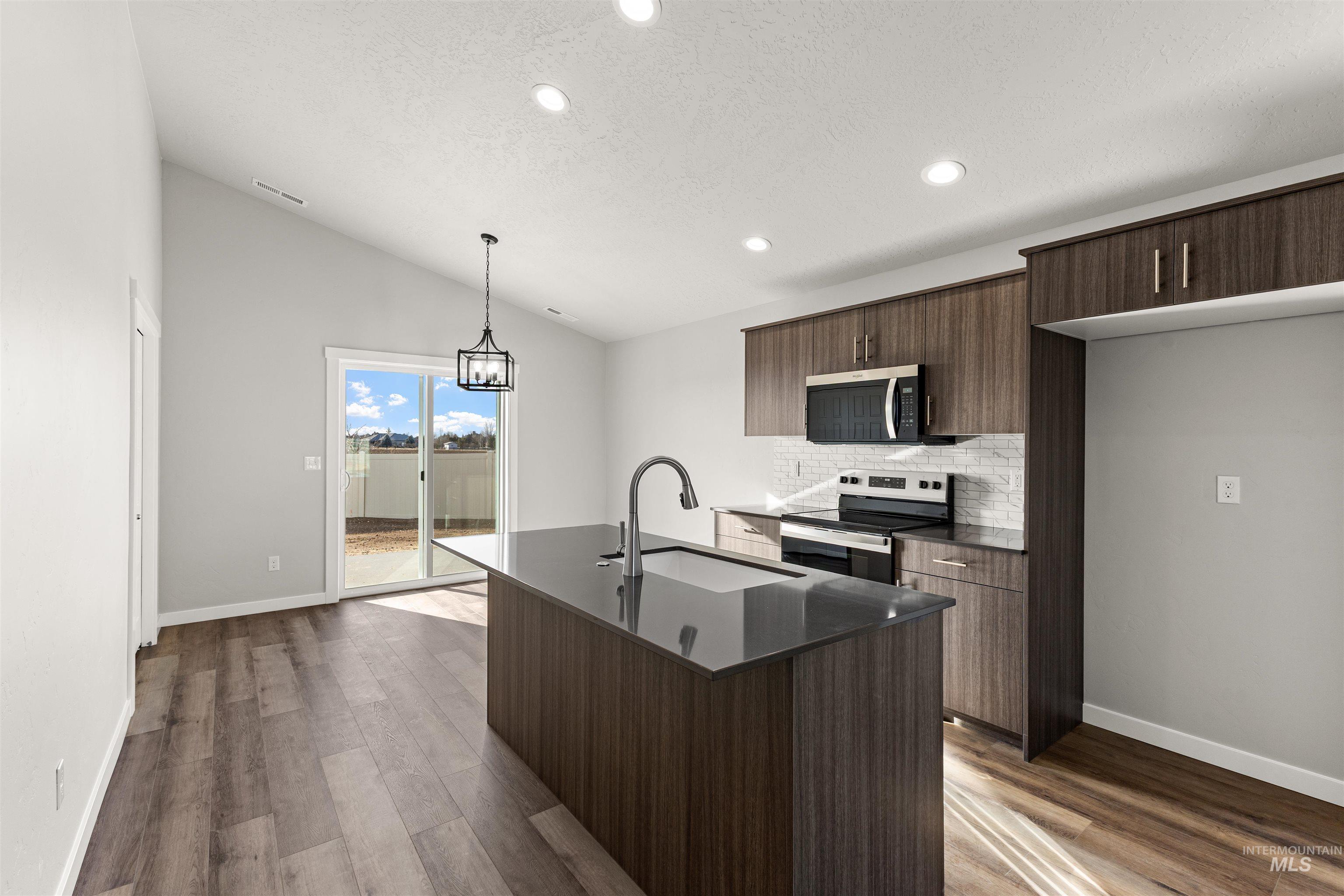 5413 S Desert Cactus Ave, Meridian, Idaho 83642, 3 Bedrooms, 2 Bathrooms, Residential For Sale, Price $404,990, 98976271