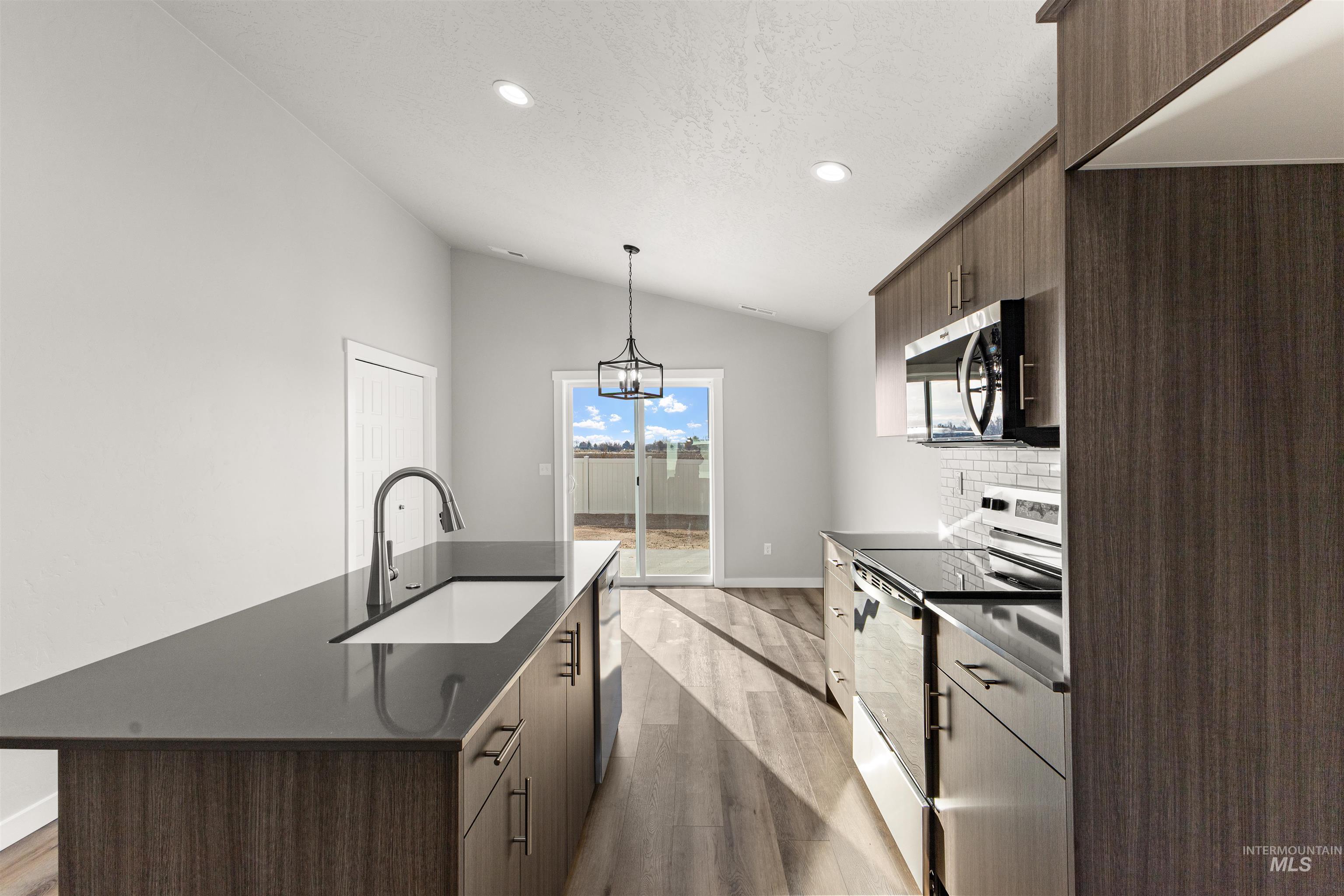 5413 S Desert Cactus Ave, Meridian, Idaho 83642, 3 Bedrooms, 2 Bathrooms, Residential For Sale, Price $404,990, 98976271