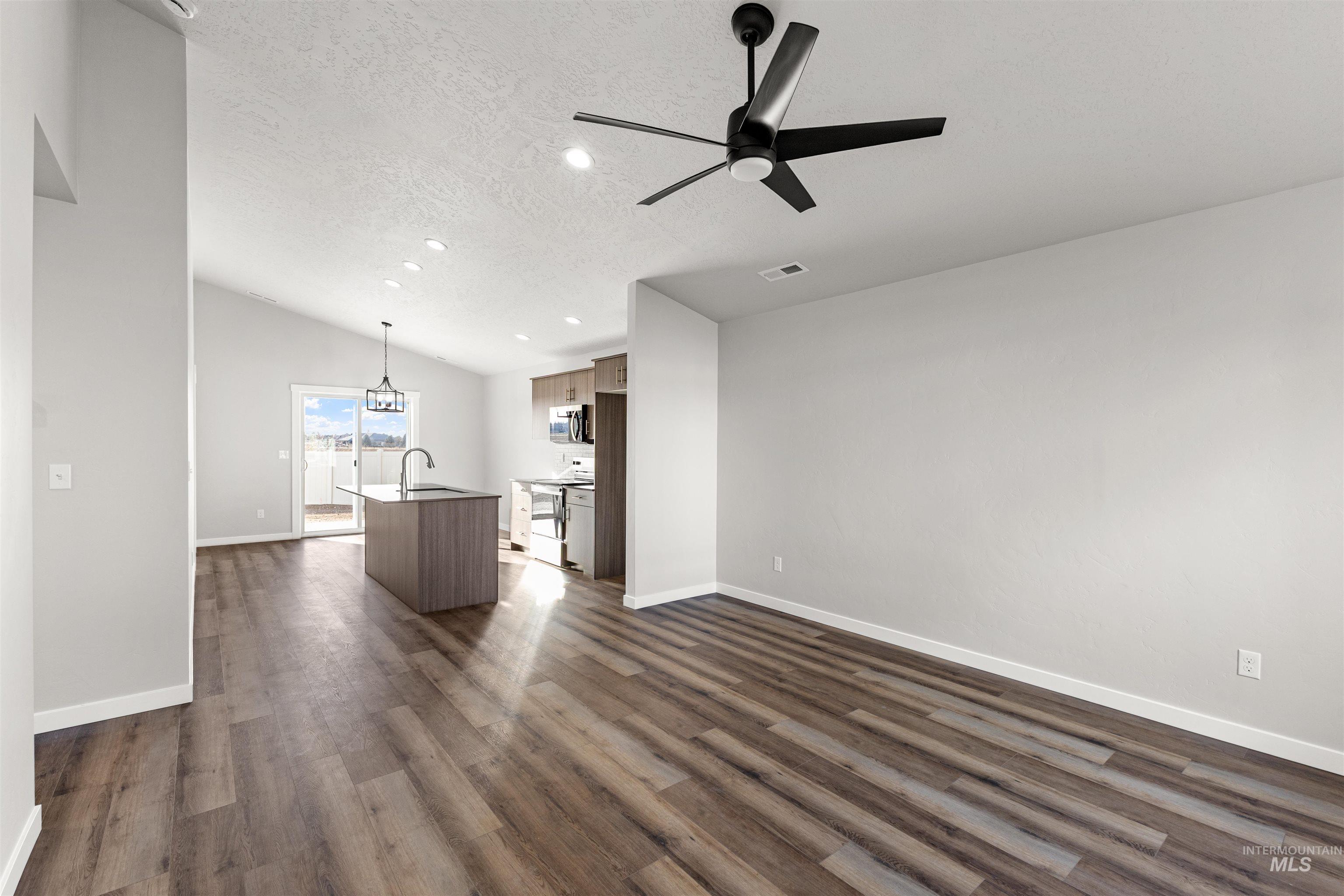 5413 S Desert Cactus Ave, Meridian, Idaho 83642, 3 Bedrooms, 2 Bathrooms, Residential For Sale, Price $404,990, 98976271