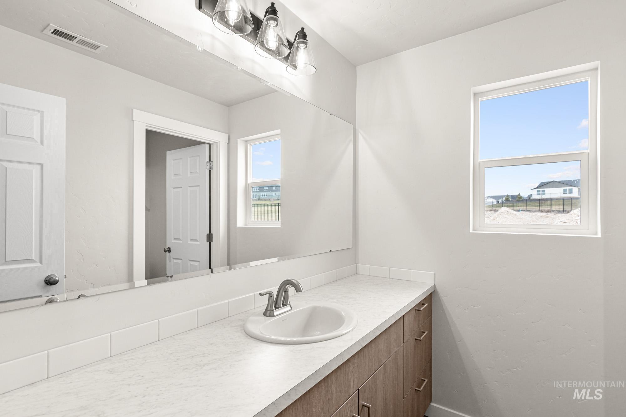 3739 W Piscina Dr, Meridian, Idaho 83642, 4 Bedrooms, 2 Bathrooms, Residential For Sale, Price $569,990, 98976274