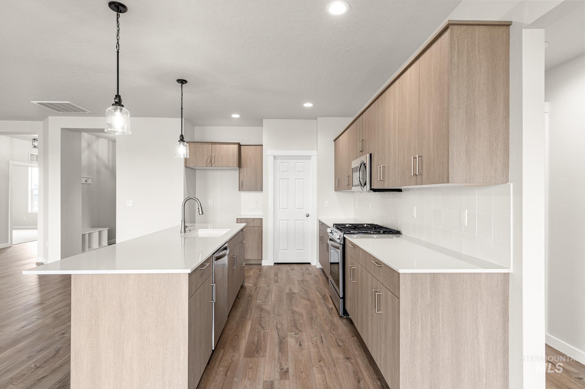 3739 W Piscina Dr, Meridian, Idaho 83642, 4 Bedrooms, 2 Bathrooms, Residential For Sale, Price $569,990, 98976274