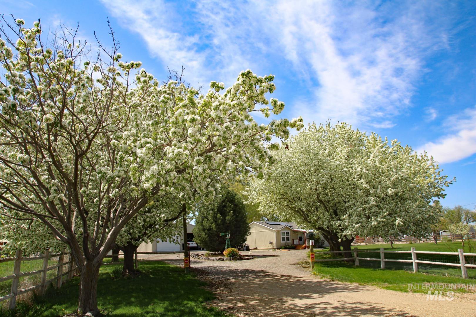 12571 Lake Shore Dr, Nampa, Idaho 83686, 3 Bedrooms, 2.5 Bathrooms, Residential For Sale, Price $675,000, 98976279