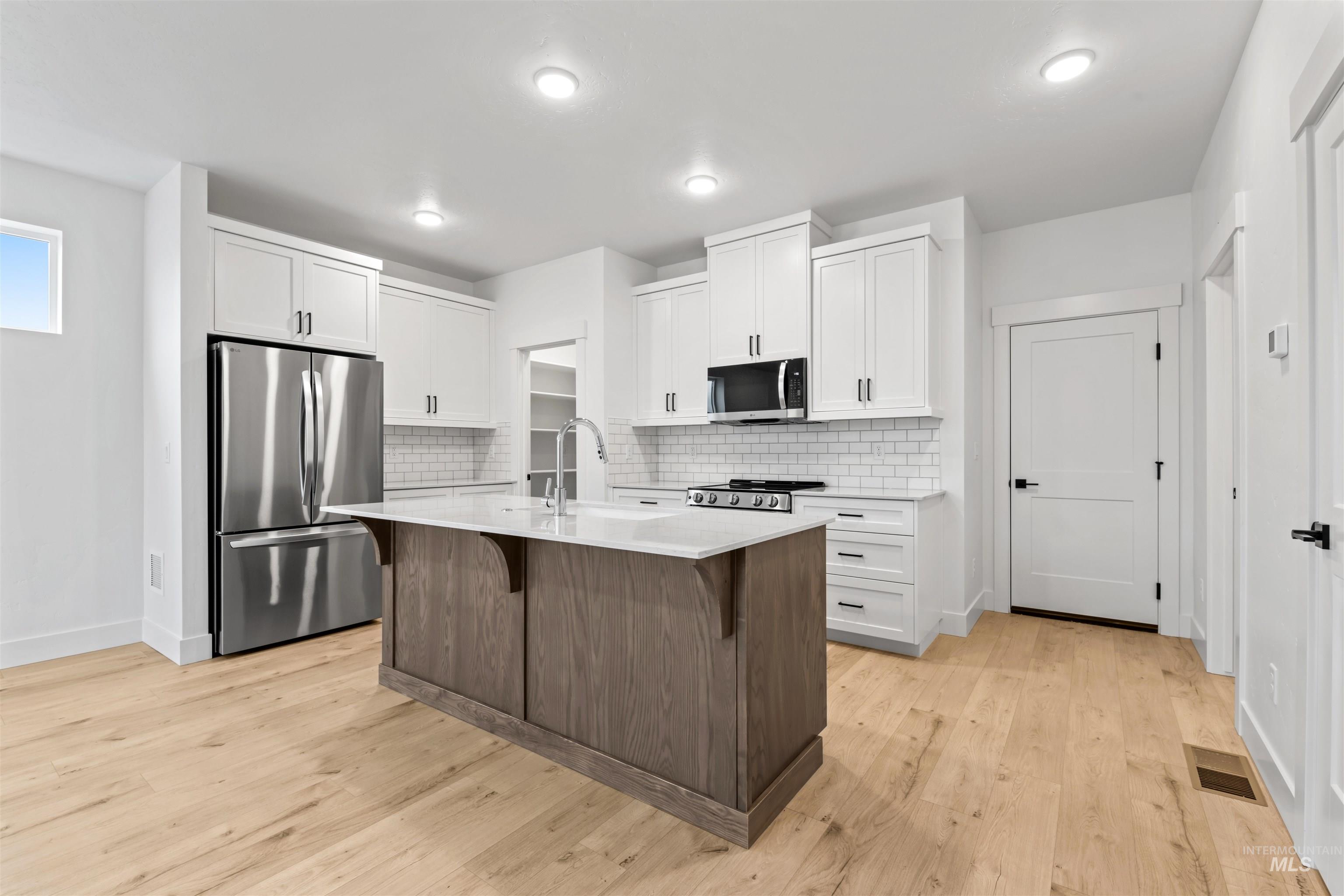 2122 E Deep Purple Ln, Meridian, Idaho 83642, 2 Bedrooms, 2.5 Bathrooms, Residential For Sale, Price $417,900, 98976280