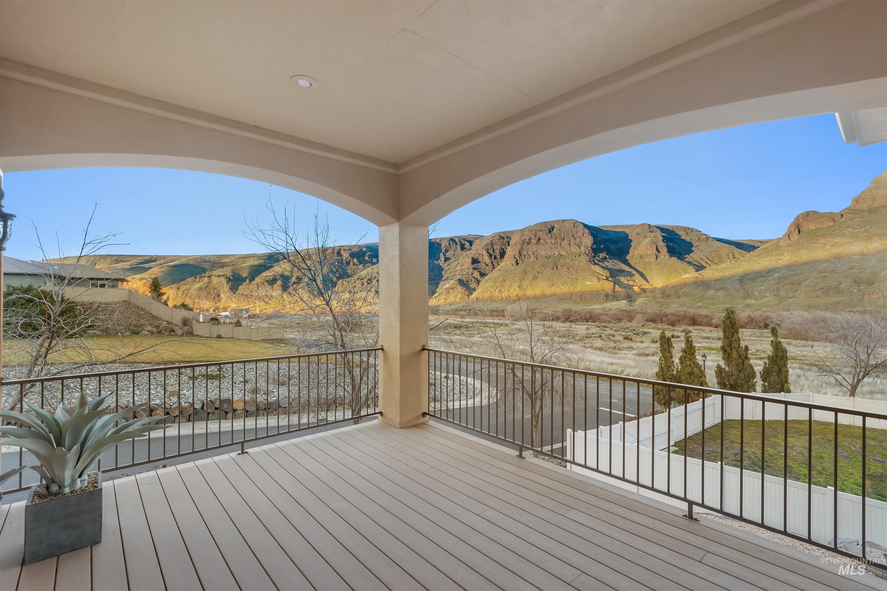 31 Riverpoint Dr, Asotin, Washington 99402, 3 Bedrooms, 3 Bathrooms, Residential For Sale, Price $769,950, 98976282